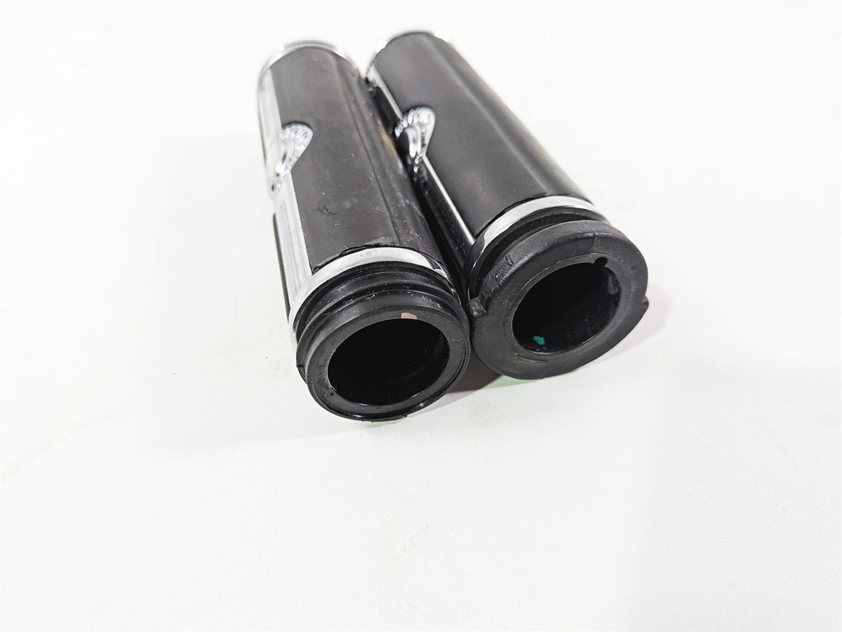 2016 Harley Touring FLHR Road King Willie G Skull Hand Grips - Read 56741-04 {{ shop.shopifyCountryName }} - Mototech271
