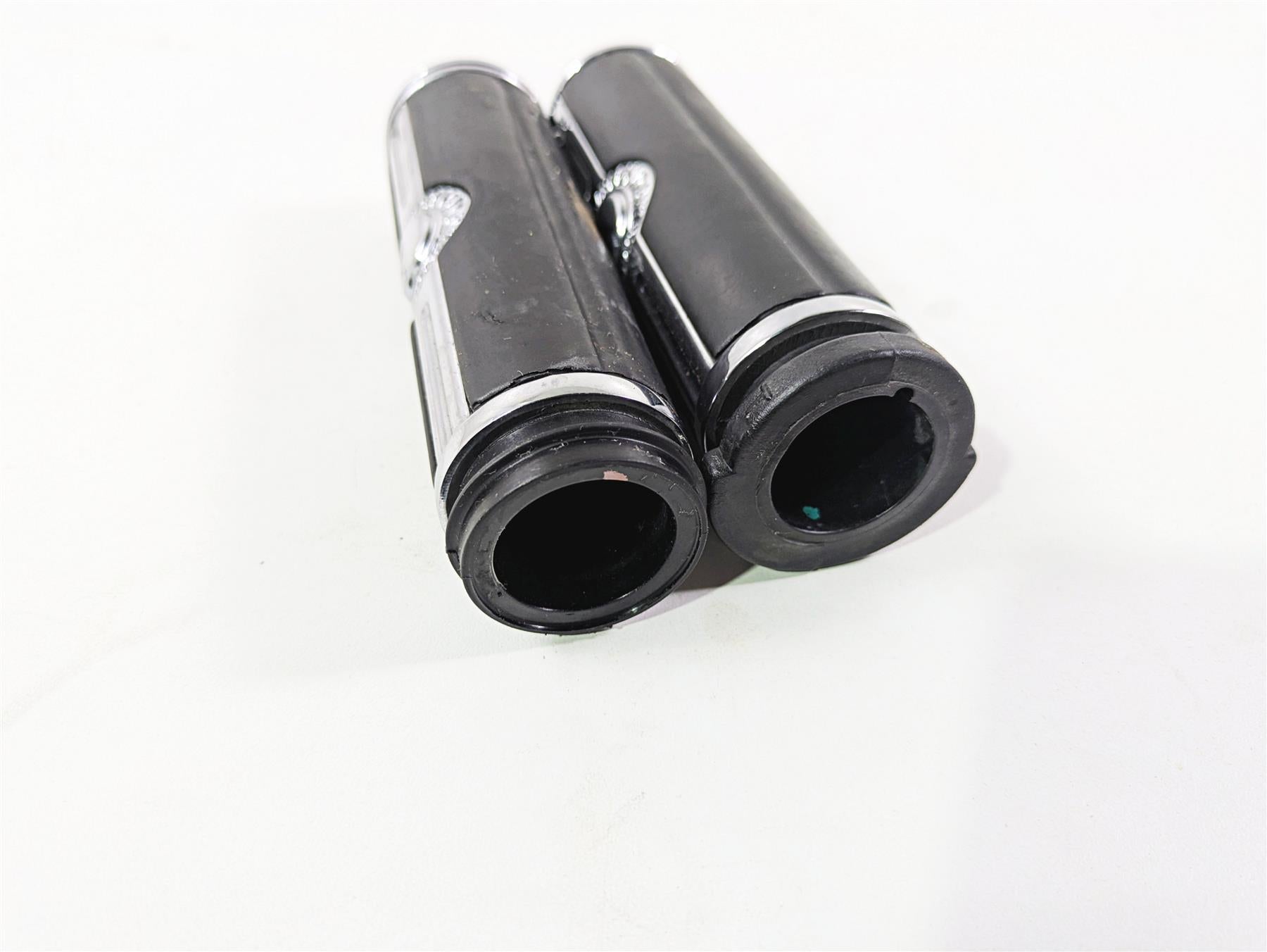 2016 Harley Touring FLHR Road King Willie G Skull Hand Grips - Read 56741-04 {{ shop.shopifyCountryName }} - Mototech271
