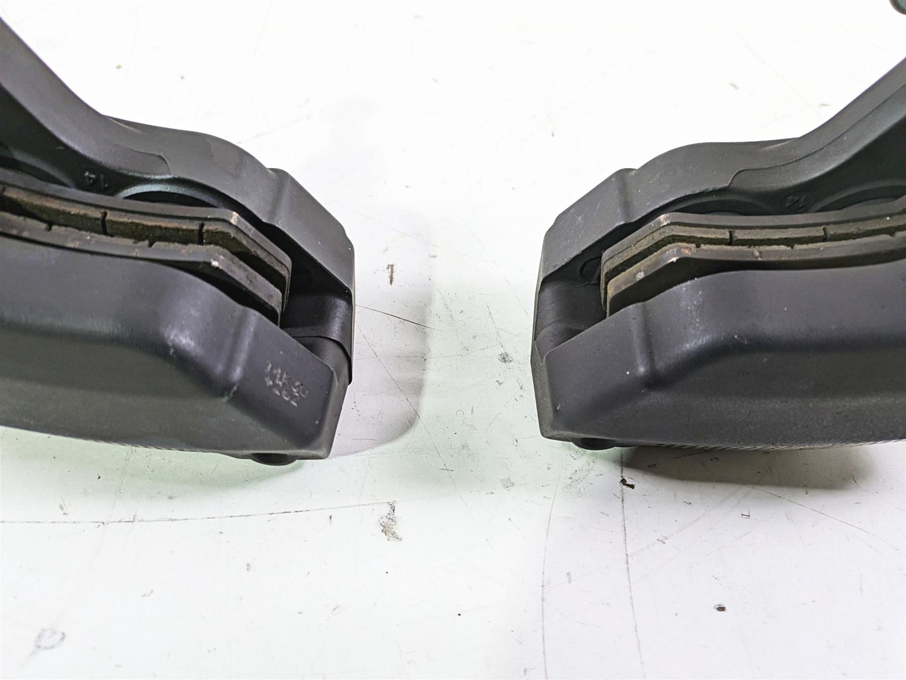 2015 Harley Touring FLHTKL E -Glide Low Front Brake Caliper Set 43027-08 {{ shop.shopifyCountryName }} - Mototech271