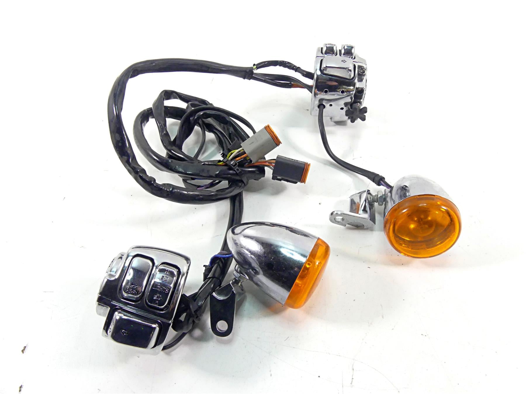 2005 Harley VRSCSE CVO V-Rod Left Right Hand Chrome Control Switches 71682-06 {{ shop.shopifyCountryName }} - Mototech271