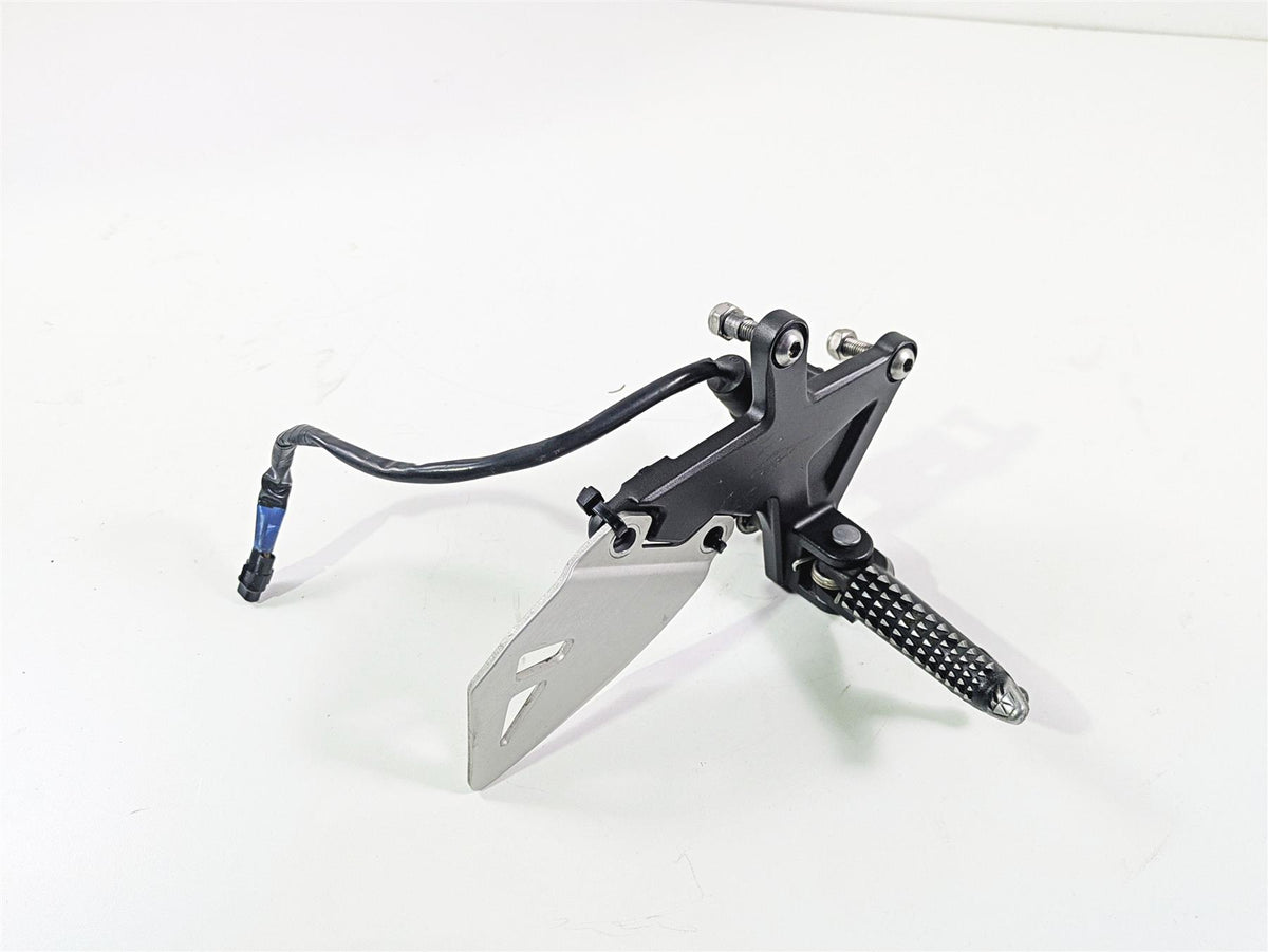 2016 Kawasaki ZX10R Ninja Right Front Footpeg + Mount 35063-1331-18R {{ shop.shopifyCountryName }} - Mototech271