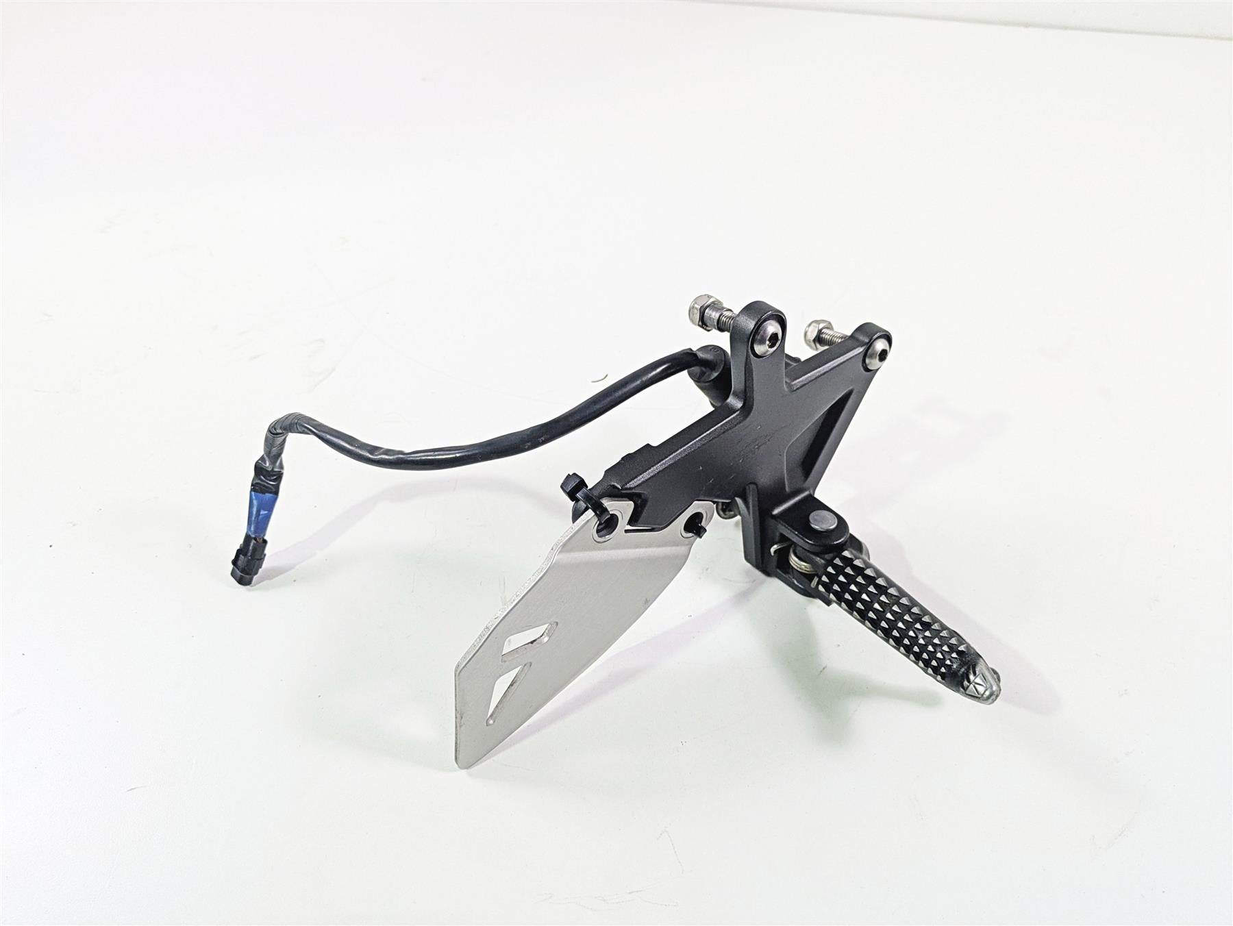 2016 Kawasaki ZX10R Ninja Right Front Footpeg + Mount 35063-1331-18R {{ shop.shopifyCountryName }} - Mototech271