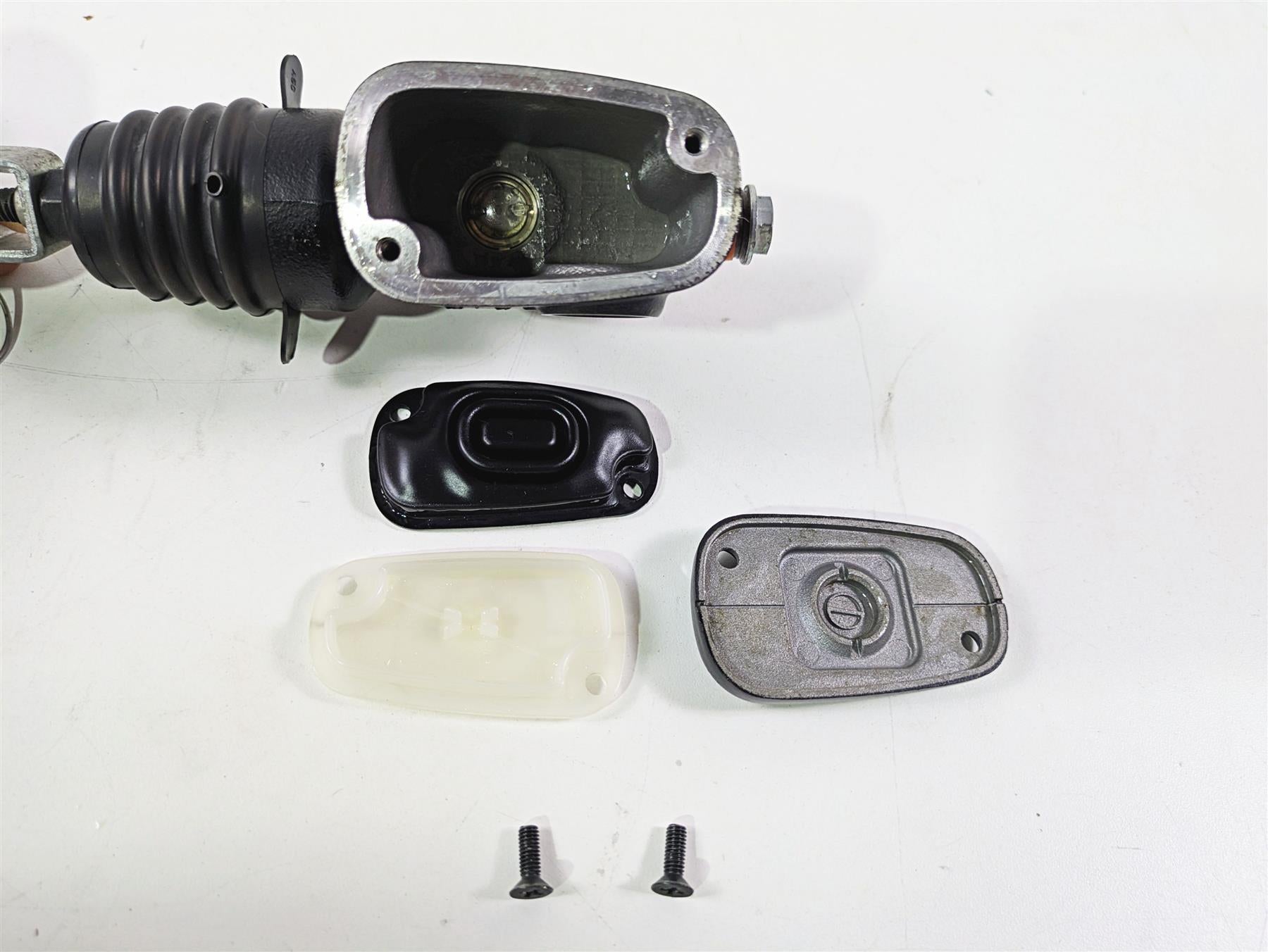 2020 Harley Softail FXST Standard Rear Brake Master Cylinder 5/8" 41700460 {{ shop.shopifyCountryName }} - Mototech271