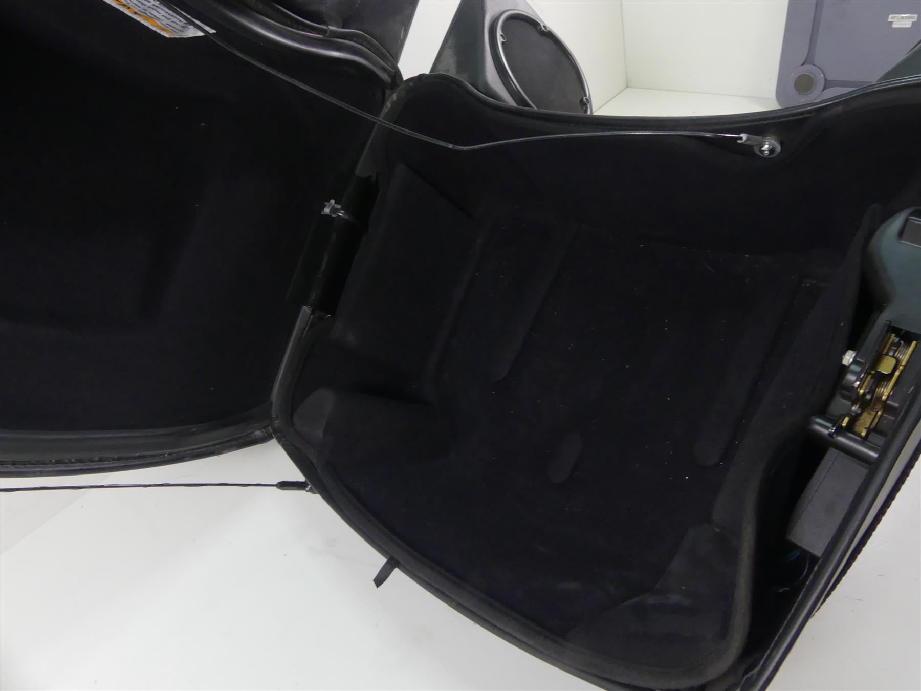 2007 Harley FLHTCU SE CVO Electra Glide Rear Trunk Luggage Box - Read 79127-06 {{ shop.shopifyCountryName }} - Mototech271