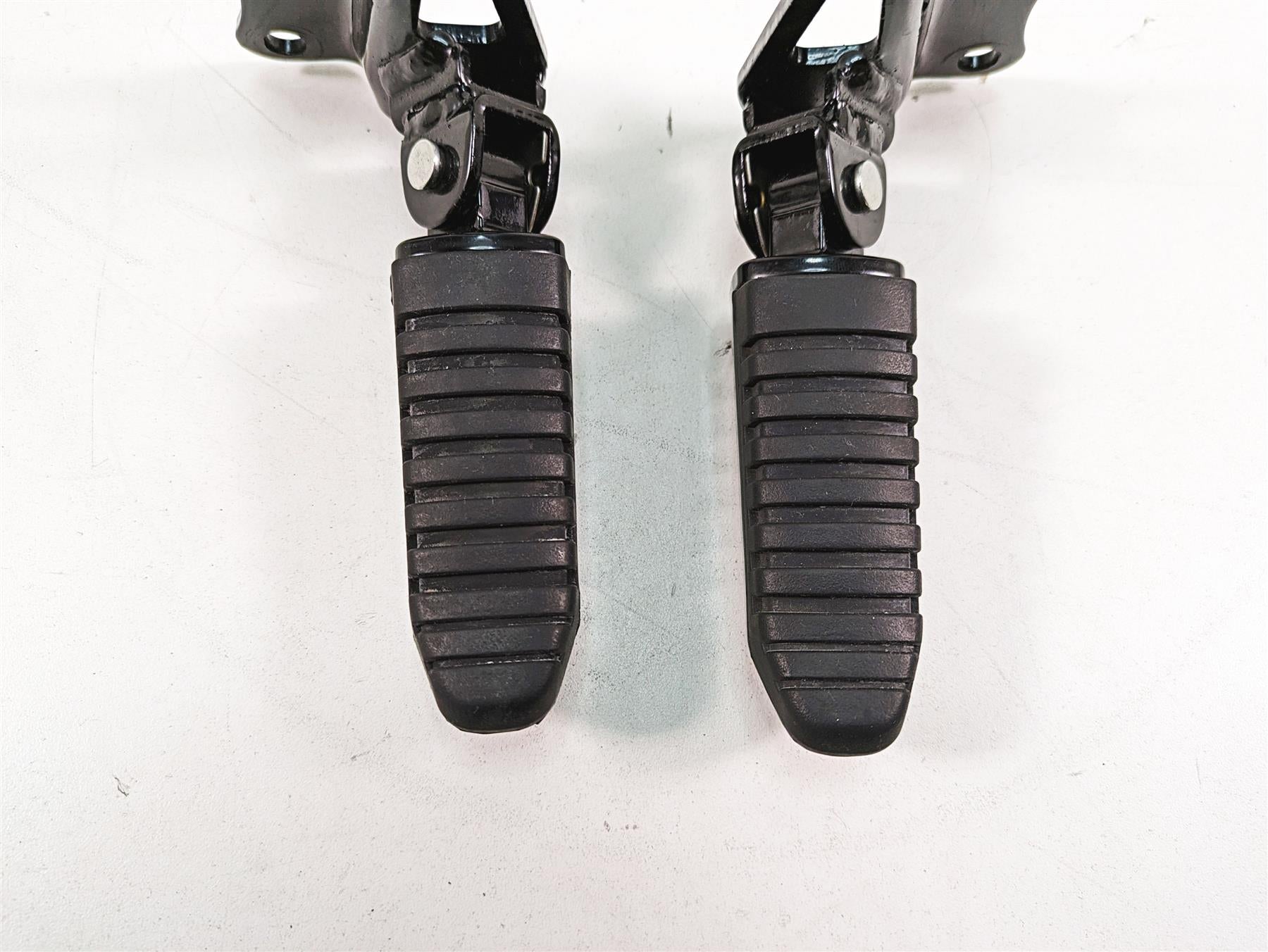 2016 Suzuki M109R VZR1800 Rear Passenger Footpeg Set 43600-48G00 43700-48G00 {{ shop.shopifyCountryName }} - Mototech271