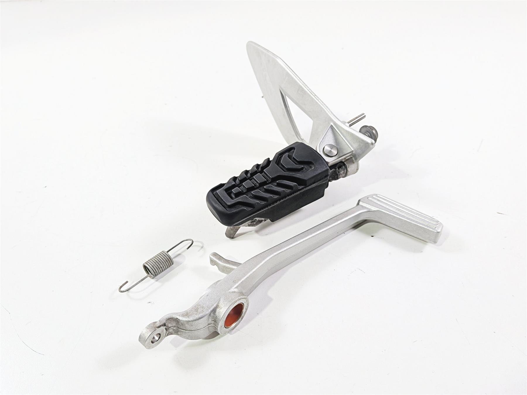 2016 BMW R1200RT RT RTW K52 Right Foot Peg & Brake Pedal 46718535642 46718560382 {{ shop.shopifyCountryName }} - Mototech271