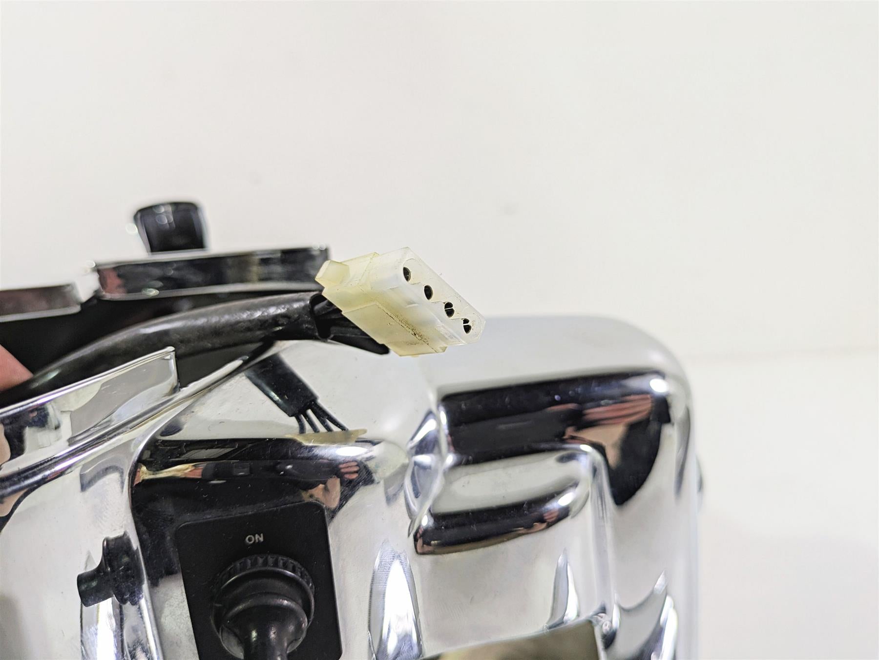 1998 Harley Touring FLHRCI Road King Chrome Headlight Nacelle Cover Set 67924-06 {{ shop.shopifyCountryName }} - Mototech271