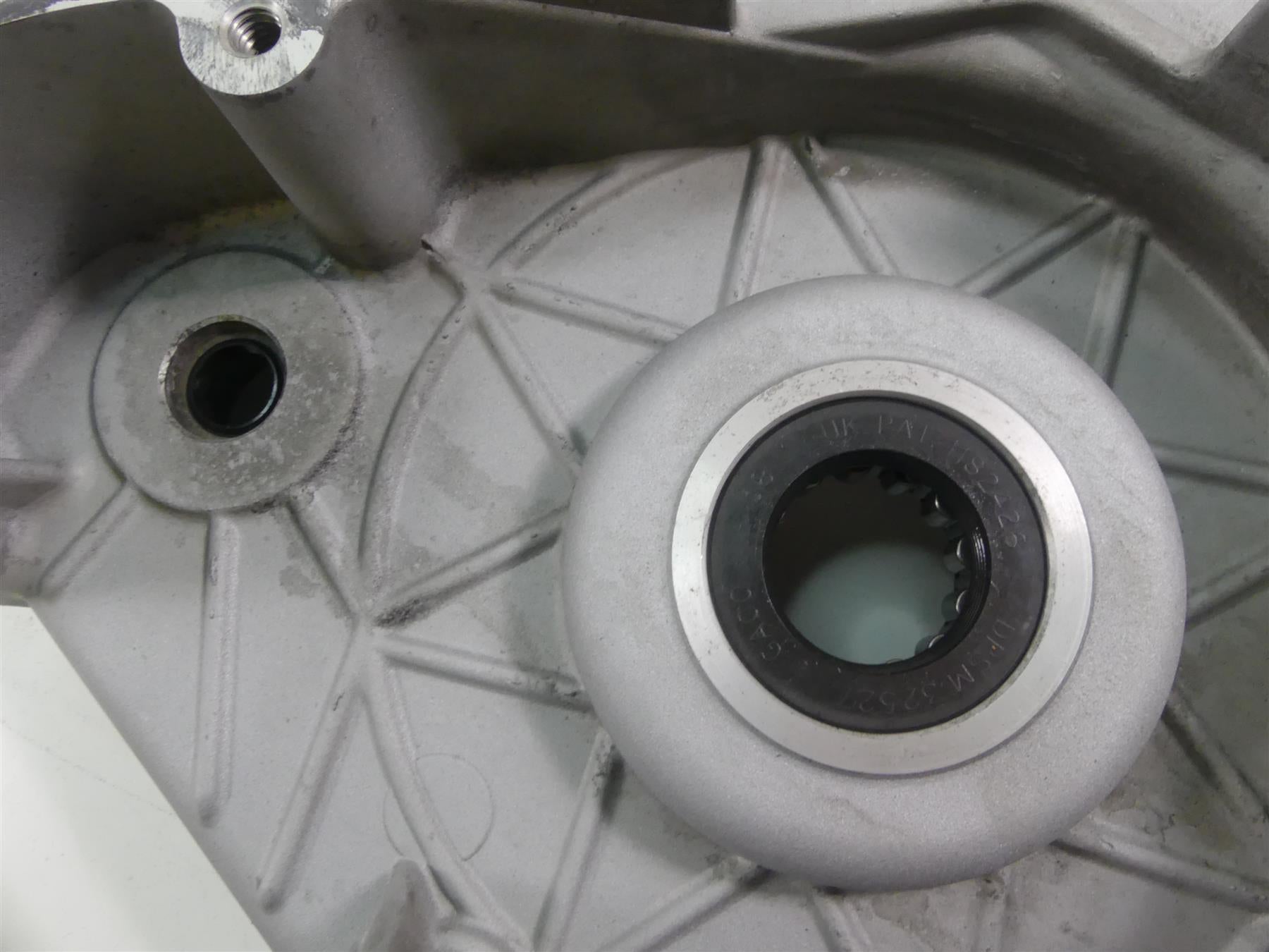 2004 Harley FLHTC SE CVO Electra Glide Inner Primary Drive Clutch Cover 60677-01 {{ shop.shopifyCountryName }} - Mototech271