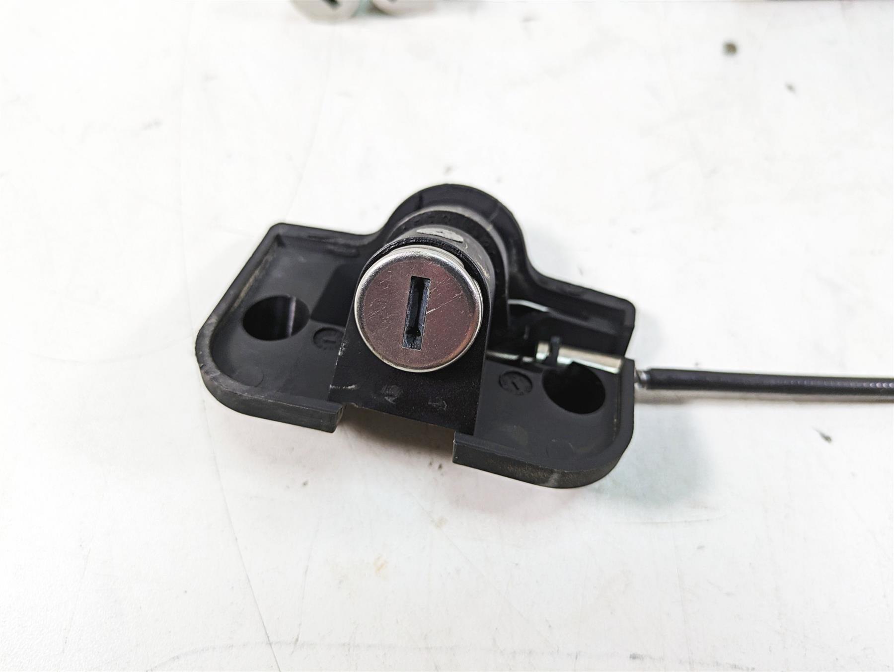 2007 BMW R1200RT K26 Cdi Ecm Ignition Switch Key Lock Set 7704861 51257700072 {{ shop.shopifyCountryName }} - Mototech271