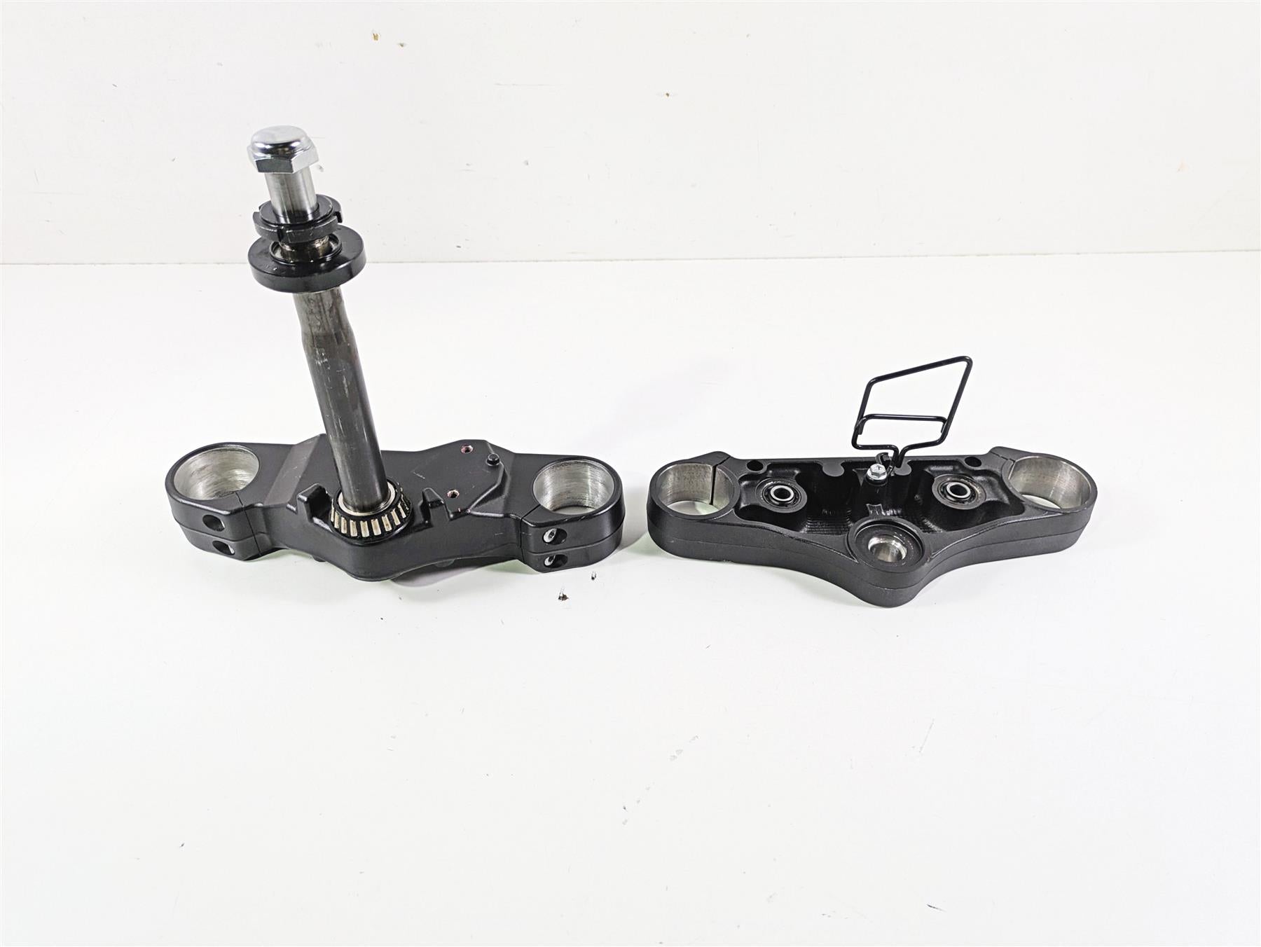 2019 Suzuki M109R VZR1800 Boulevard Upper Lower Triple Tree Set 51410-48G30 {{ shop.shopifyCountryName }} - Mototech271