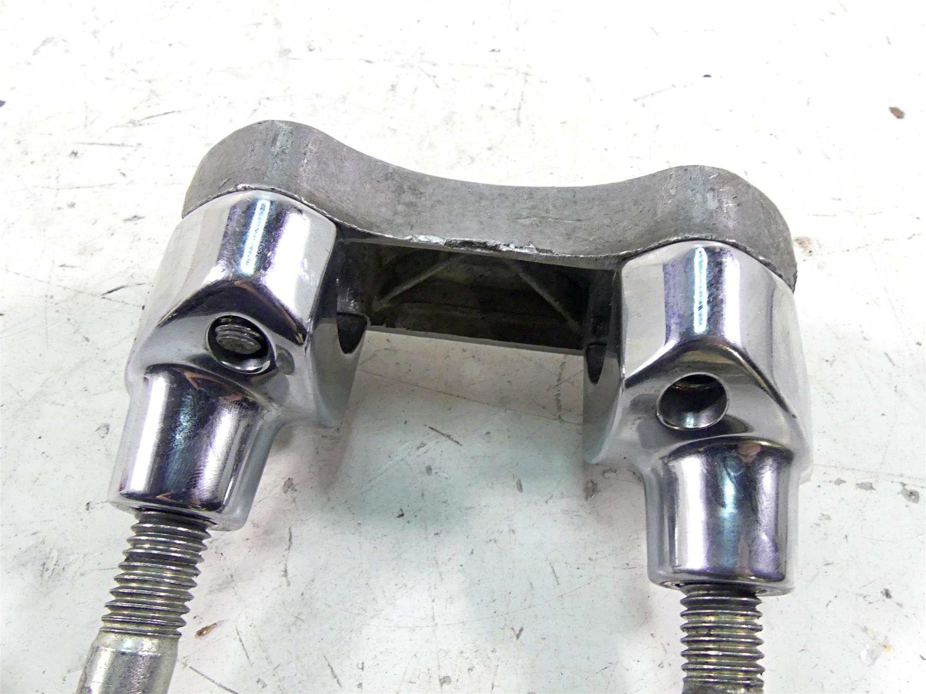 1979 Harley Sportster XLS1000 Roadster Handlebar Mount Riser 55902-79 55900-79 {{ shop.shopifyCountryName }} - Mototech271