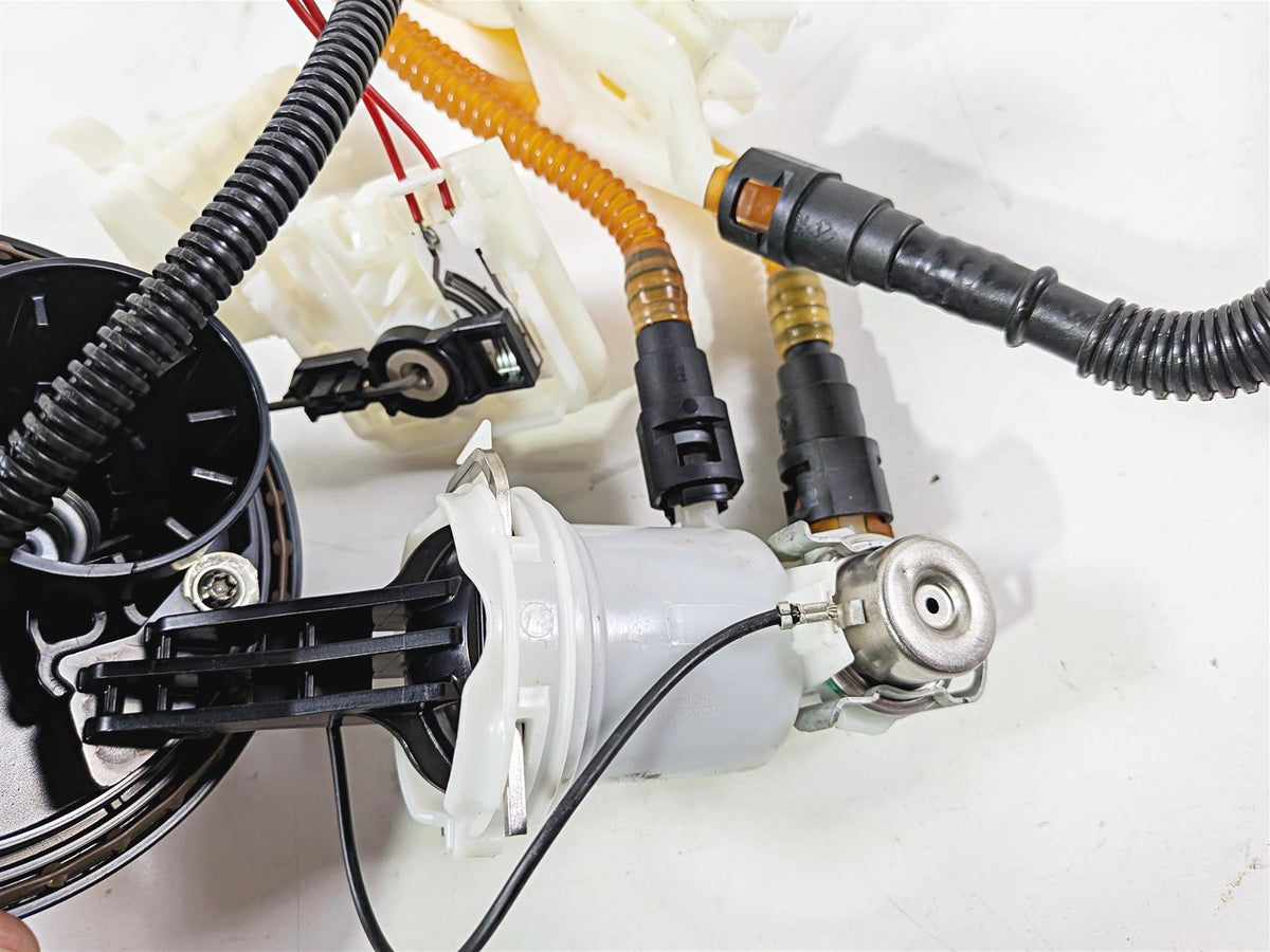 2015 Harley Touring FLTRUSE CVO Road Glide Fuel Gas Pump & Sender 75069-08C-Mototech271