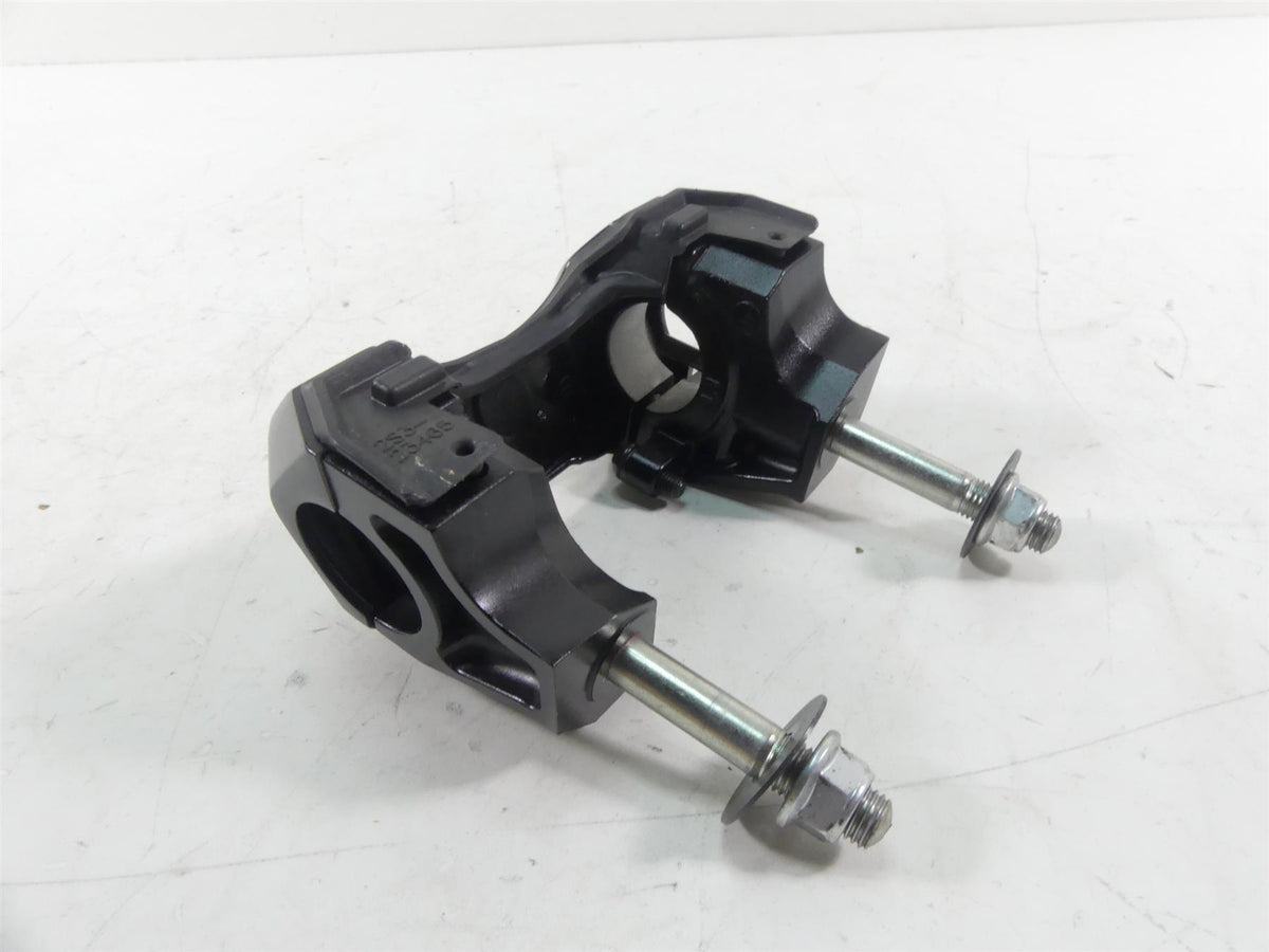 2013 Yamaha VMX17 V-Max 1700 Handlebar Handel Bar Riser Set 2S3-23441-00-00 {{ shop.shopifyCountryName }} - Mototech271