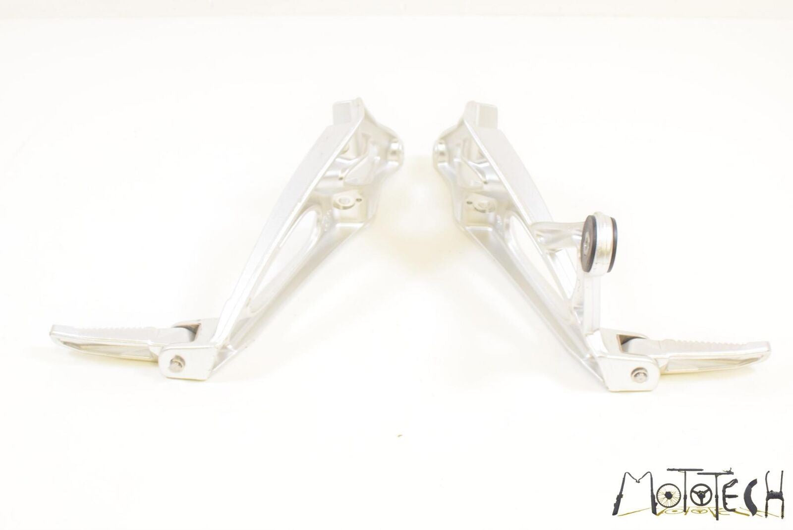 2006 BMW K1200S K1200 S K40 Rear NICE Passenger Footpeg Rest SET 46717660170 {{ shop.shopifyCountryName }} - Mototech271