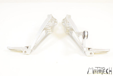 2006 BMW K1200S K1200 S K40 Rear NICE Passenger Footpeg Rest SET 46717660170 {{ shop.shopifyCountryName }} - Mototech271