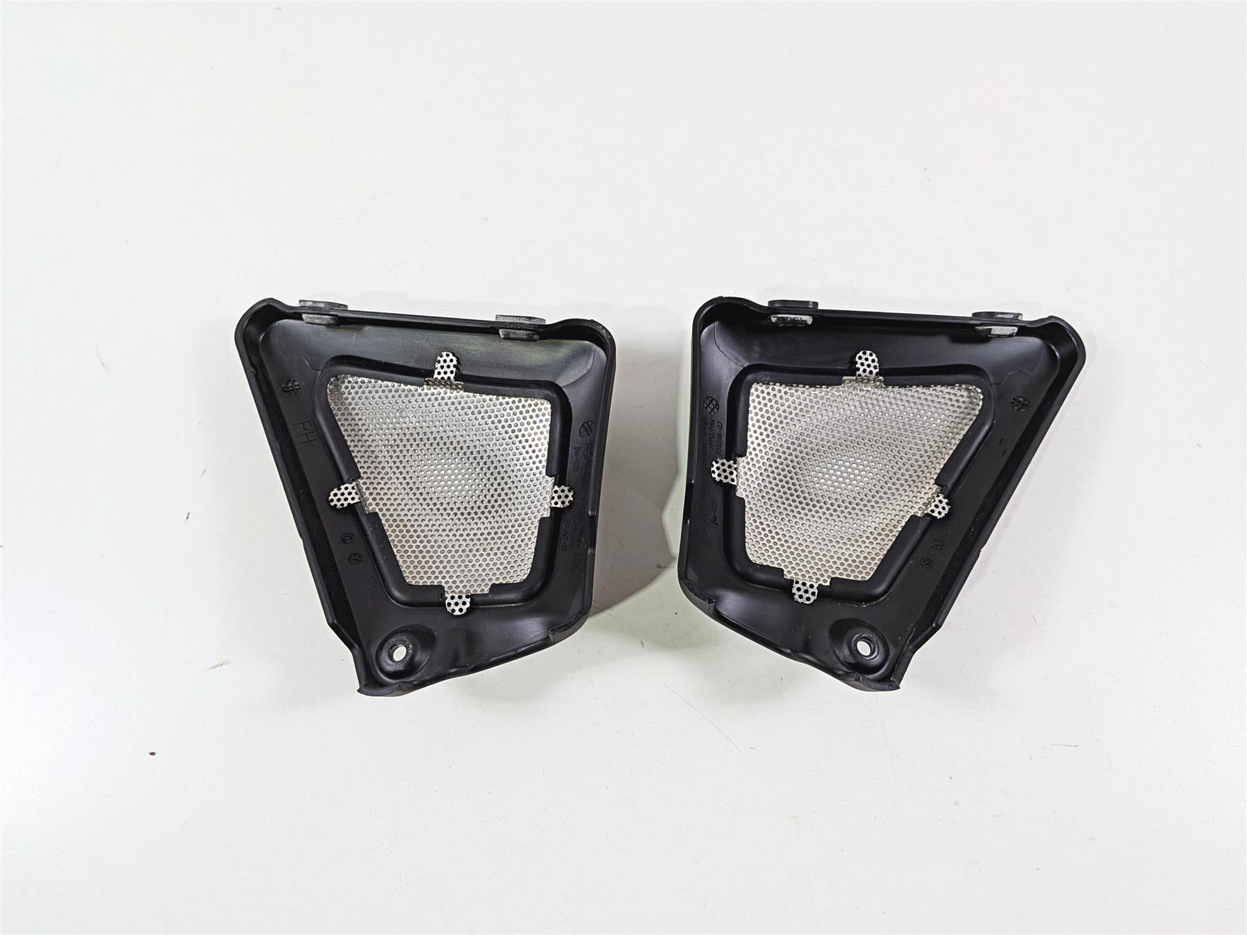 2011 Harley VRSCDX Night Rod Neck Cover Fairing Set 66297-07 66298-07 {{ shop.shopifyCountryName }} - Mototech271
