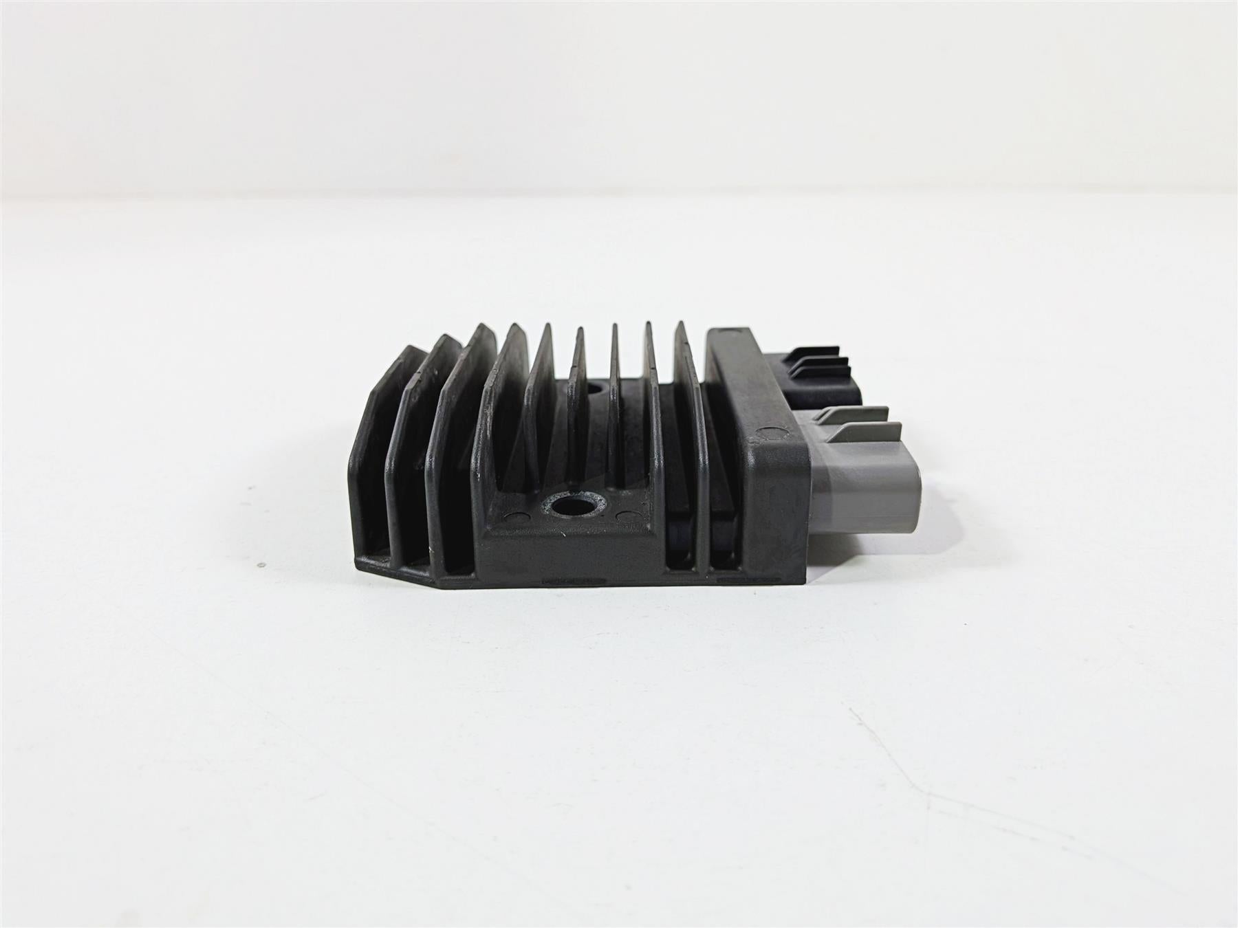 2022 Triumph Tiger 900 GT Pro Rectifier Voltage Regulator T1300675 FH027AA {{ shop.shopifyCountryName }} - Mototech271