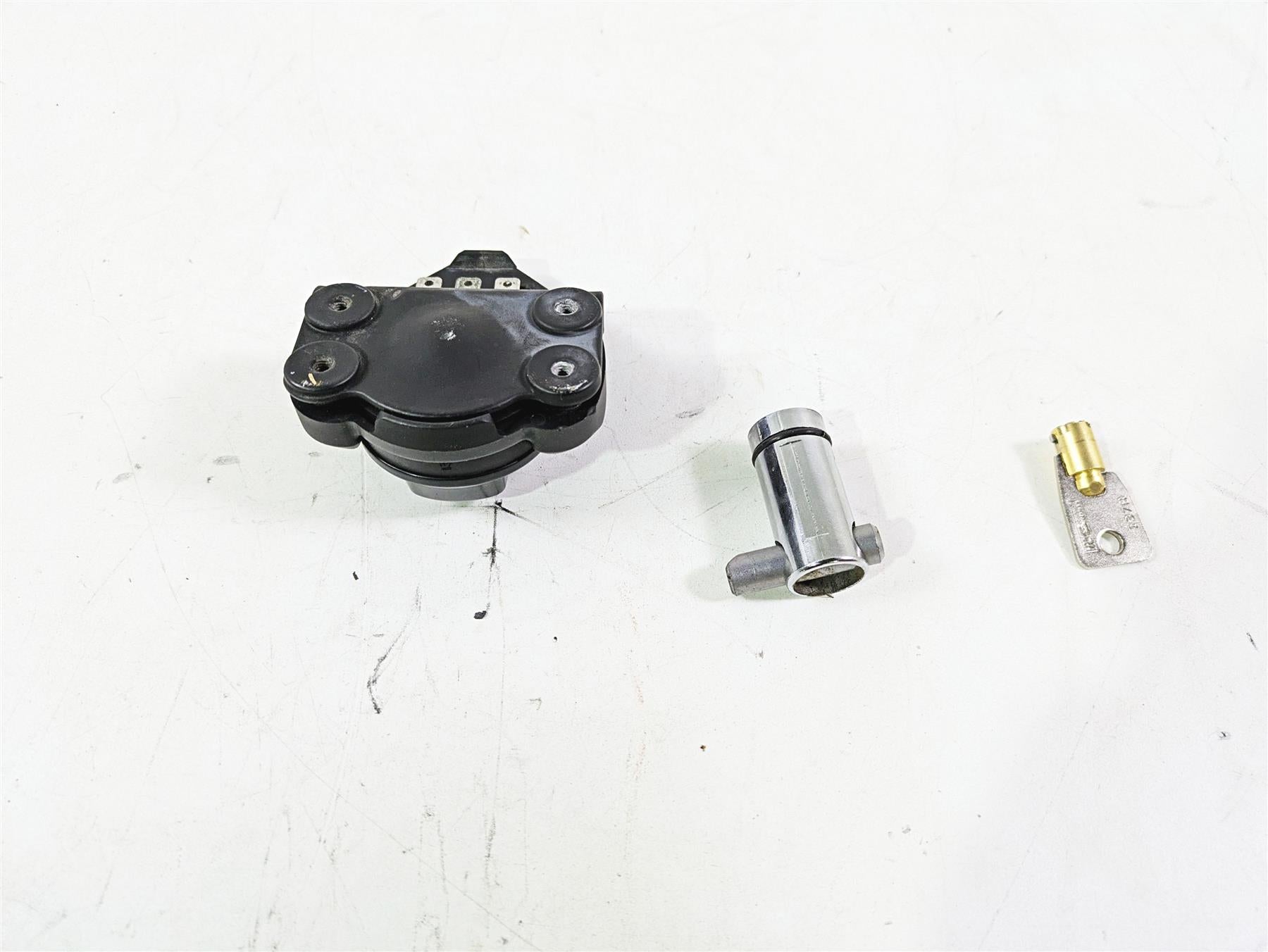 2013 Harley VRSCF Muscle Rod Ignition Switch Key Lock Set 70020-05 {{ shop.shopifyCountryName }} - Mototech271