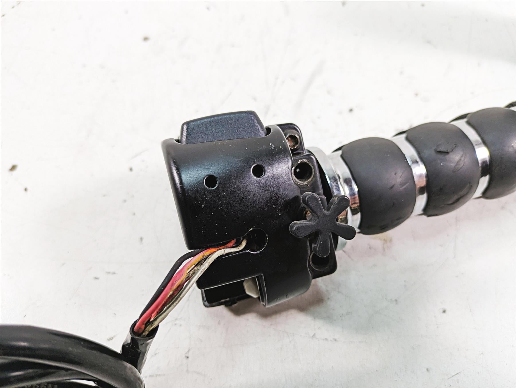 2019 Harley XL883N Sportster Iron Right Hand Control Switch 71500118 {{ shop.shopifyCountryName }} - Mototech271