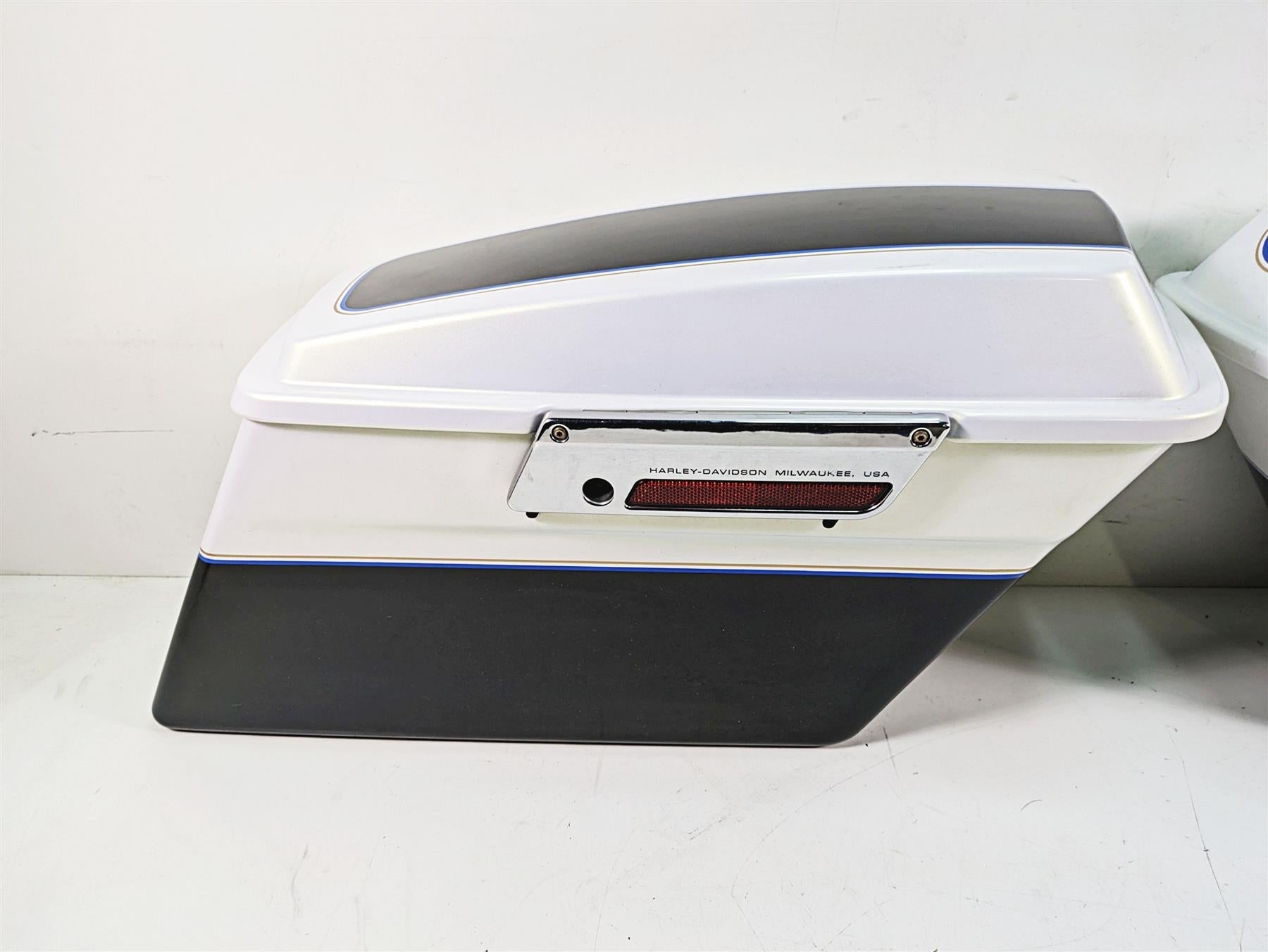 2008 Harley FLHTCU Electra Glide Left Right Saddlebag Saddle Bag Set 90752-93 {{ shop.shopifyCountryName }} - Mototech271
