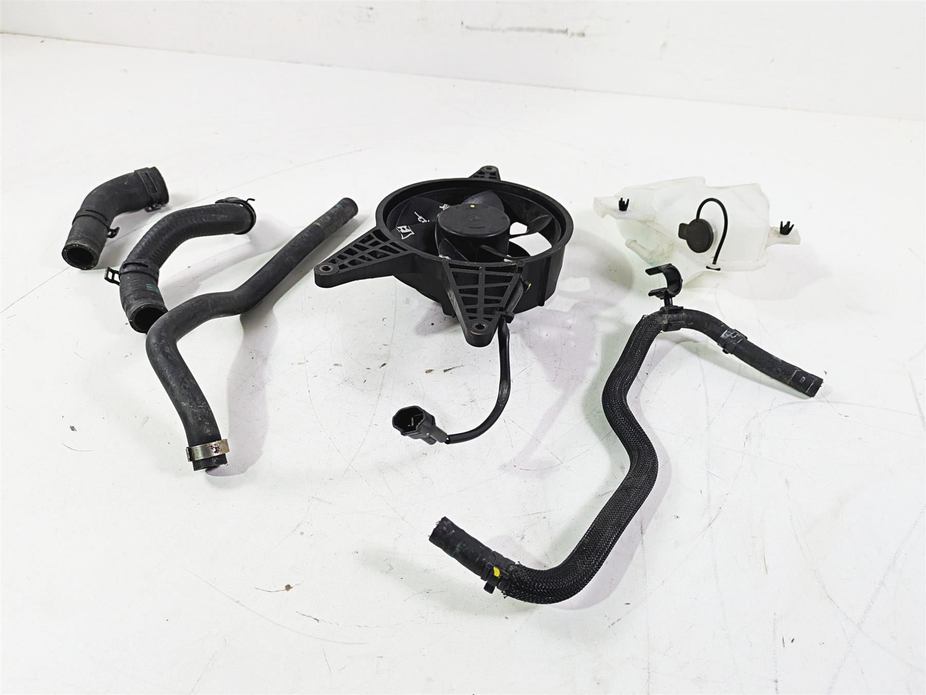 2023 BMW G310R K03 Coolant Fan Reservoir Hoses Set 17429457927 {{ shop.shopifyCountryName }} - Mototech271