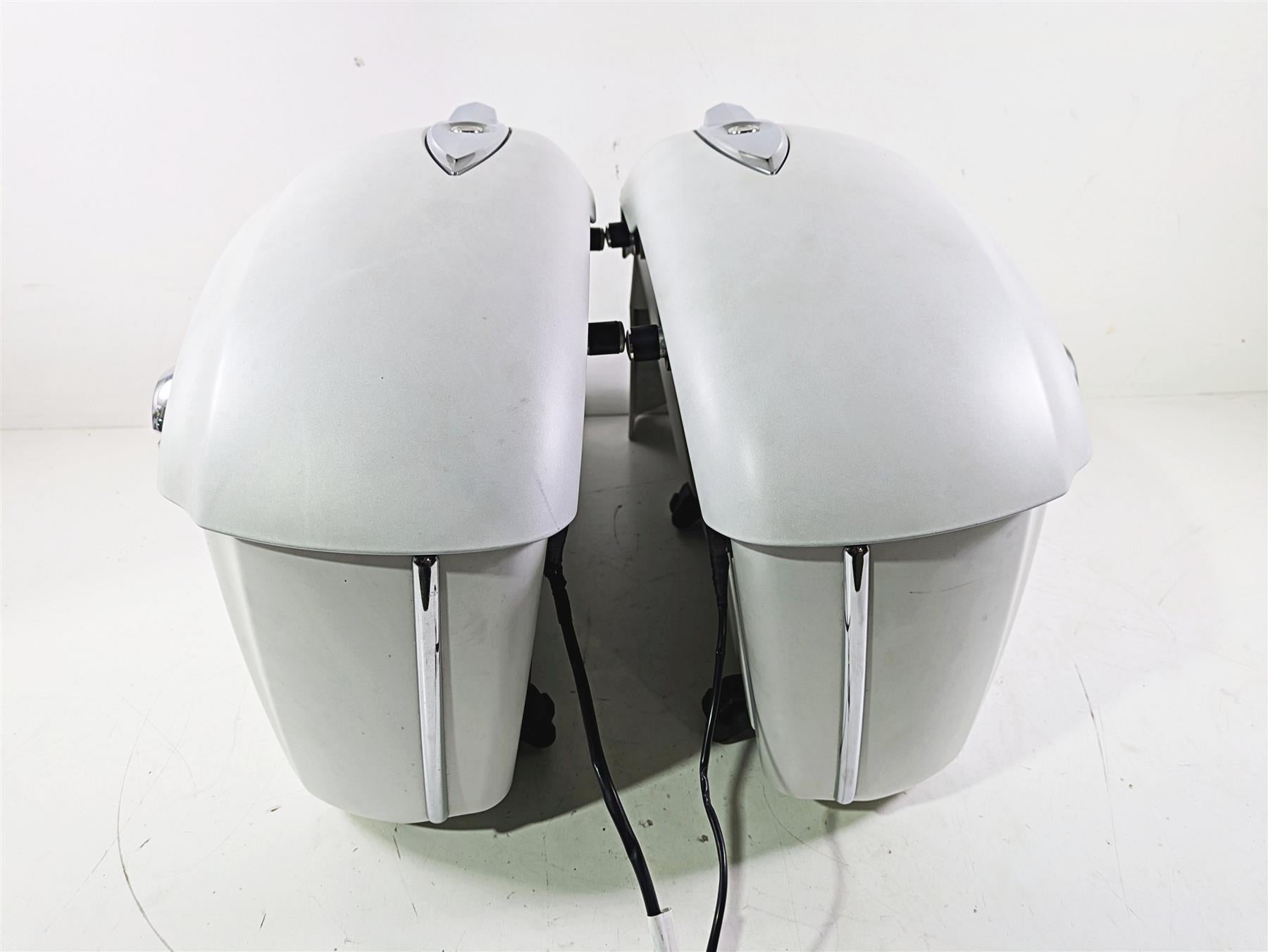 2018 Indian Chieftain Limited Left Saddlebag Saddle Bag Set 5451493 5451494 {{ shop.shopifyCountryName }} - Mototech271