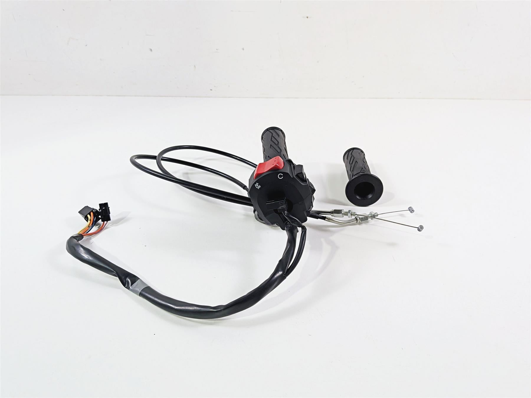 2024 Suzuki GSXR600 Right Hand Control Switch Throttle 37200-47H30 {{ shop.shopifyCountryName }} - Mototech271