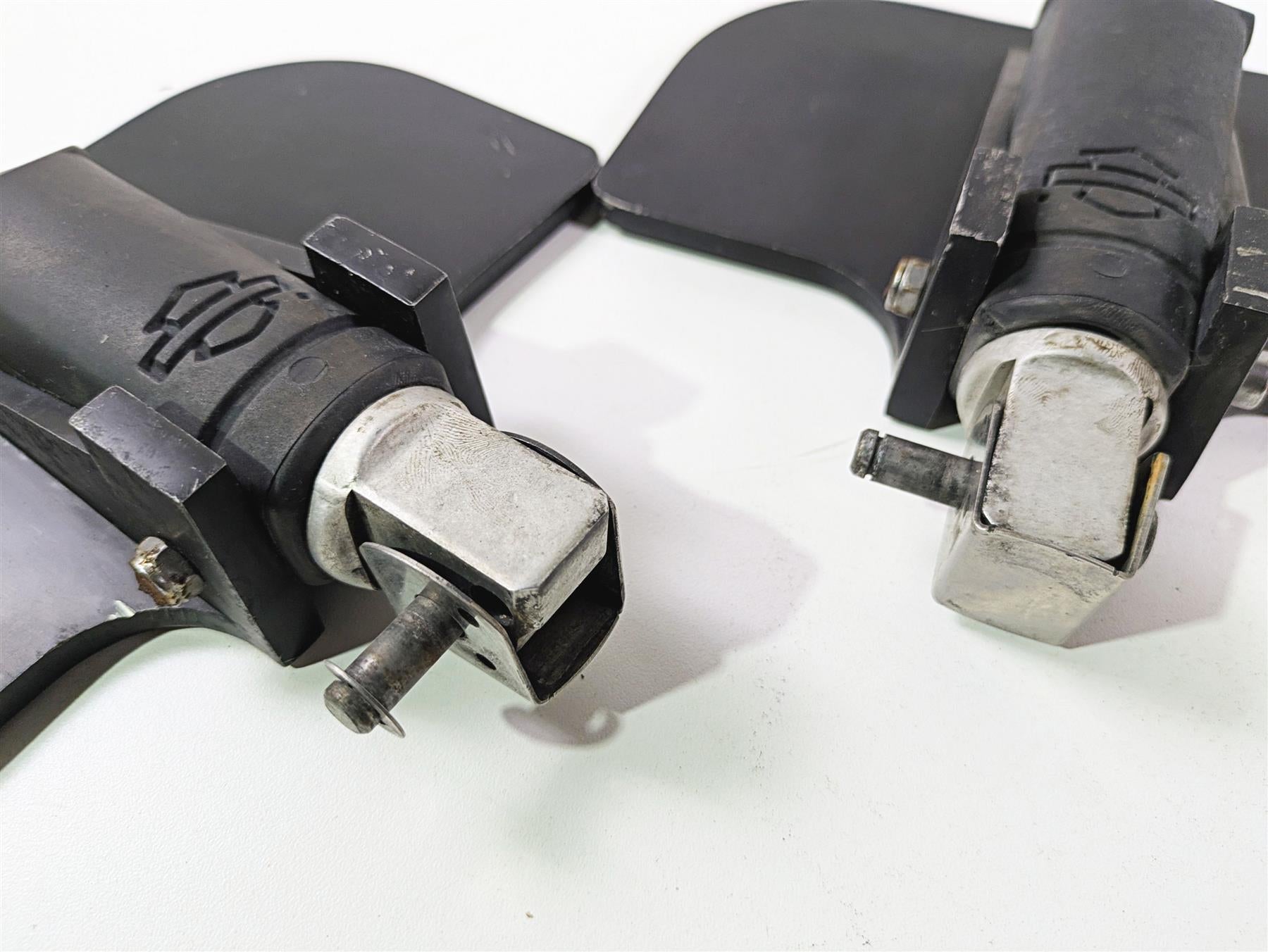 2018 Harley FLHCS Softail Heritage 115th Rear Passenger Floorboard Set 50500744 {{ shop.shopifyCountryName }} - Mototech271