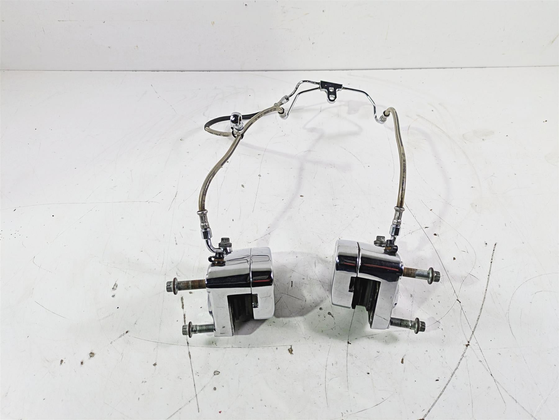 2007 Harley Touring FLHTCU SE CVO E-Glide Front Chrome Brake Caliper Set 4381-99 {{ shop.shopifyCountryName }} - Mototech271