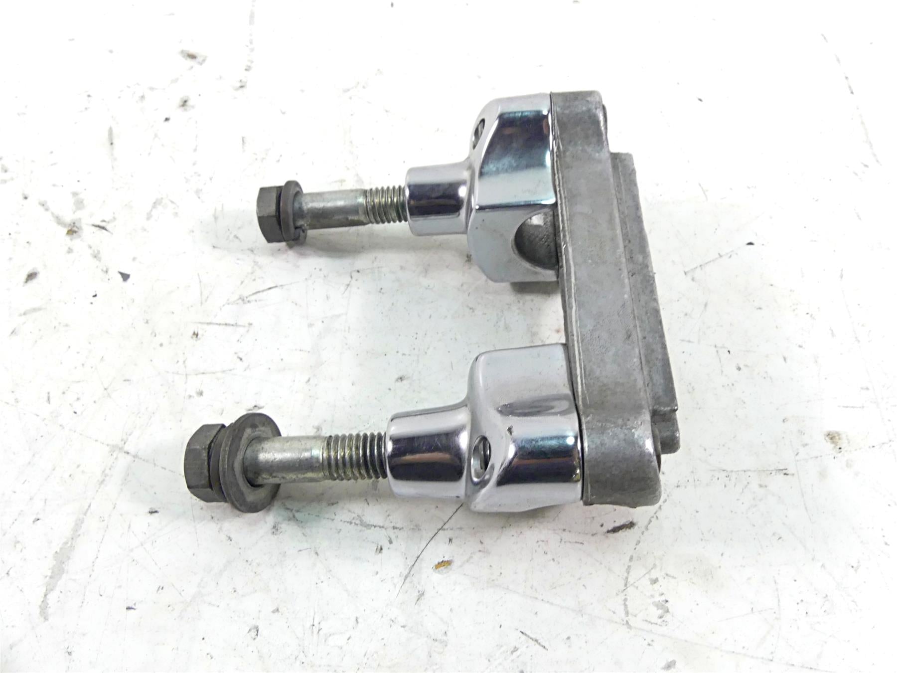 1979 Harley Sportster XLS1000 Roadster Handlebar Mount Riser 55902-79 55900-79 {{ shop.shopifyCountryName }} - Mototech271