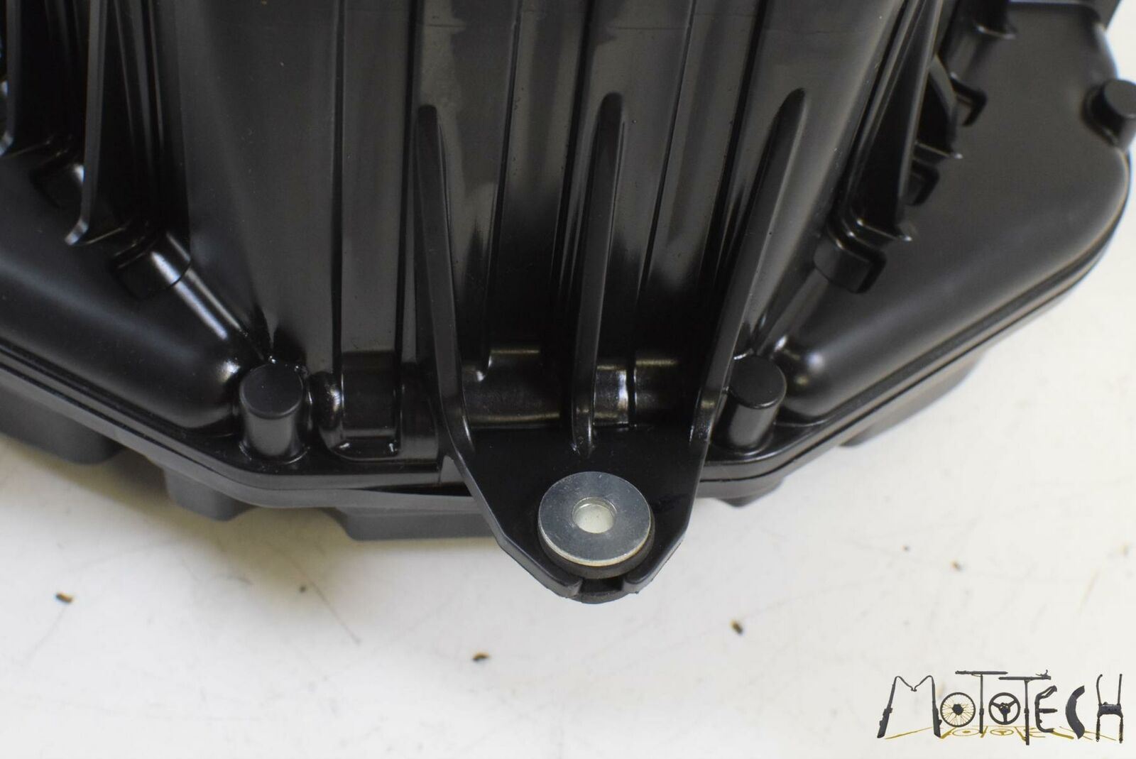 2016 Yamaha MT09 FZ09 Air Cleaner Breather Filter Box Assembly 90110-06388-00 {{ shop.shopifyCountryName }} - Mototech271