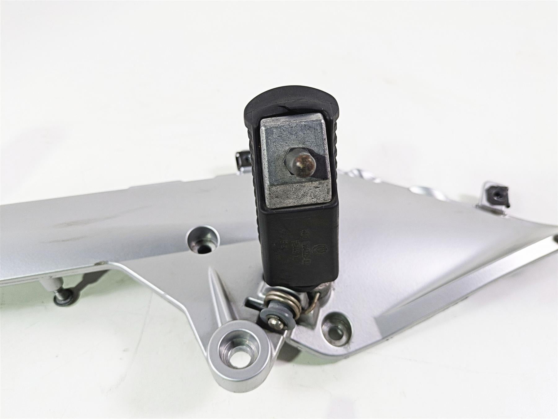 2010 BMW R1200RT K26 Right Foot Pegs Bracket & Brake Pedal Lever 46717675290 {{ shop.shopifyCountryName }} - Mototech271