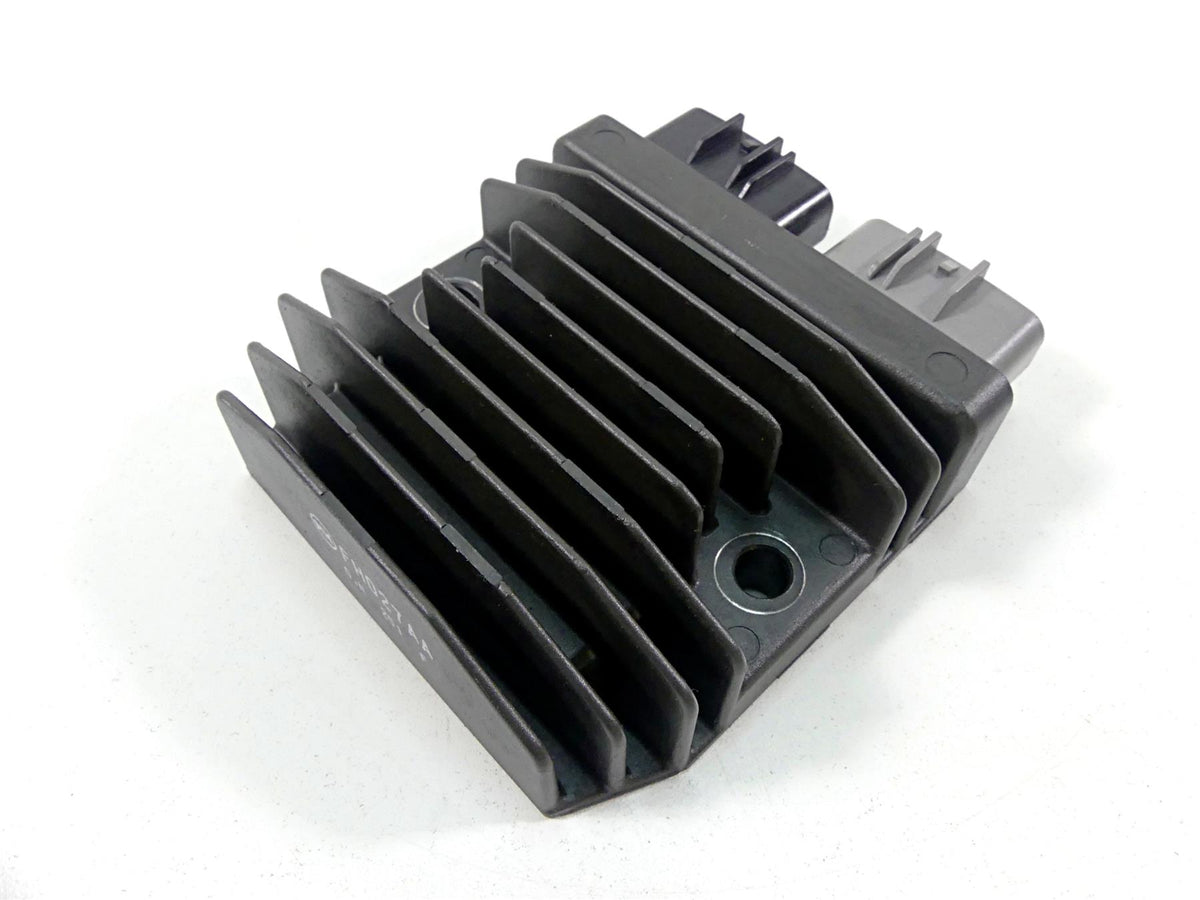 2022 Triumph Speed Triple 1200 RS Rectifier Voltage Regulator T1300679 FH027AA {{ shop.shopifyCountryName }} - Mototech271