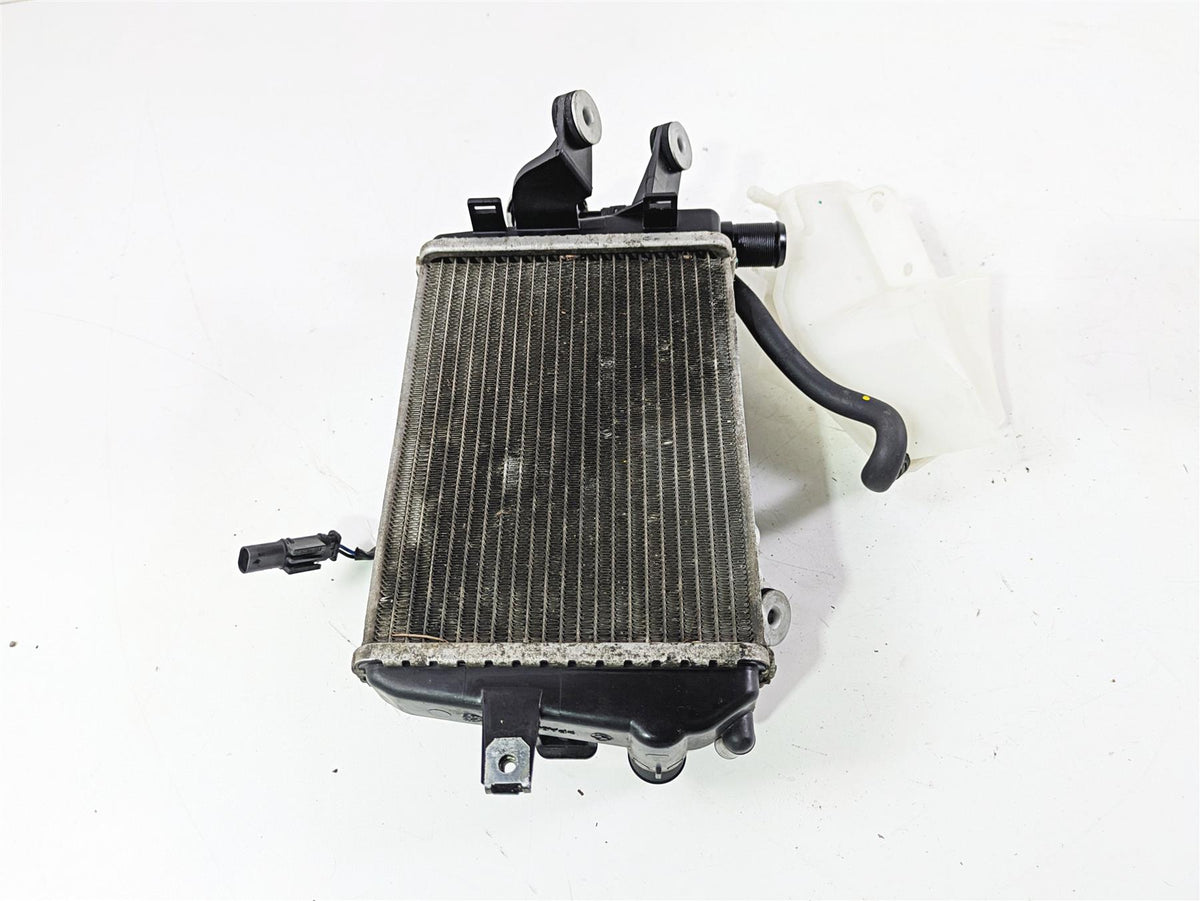 2015 BMW R1200 GS Adv K51 Right Radiator Fan Reservoir & Cover 17118546416 {{ shop.shopifyCountryName }} - Mototech271