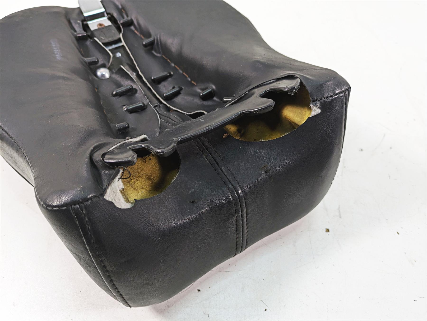 2013 Harley Softail FLSTC Heritage Classic Rear Passenger Seat Saddle 51812-09 {{ shop.shopifyCountryName }} - Mototech271