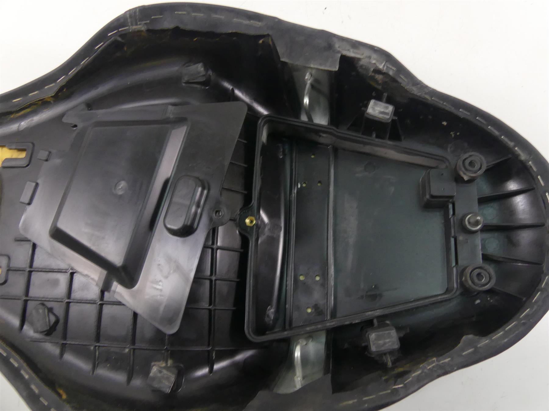 2007 Ducati Sport Classic GT1000 Rider Driver Seat Saddle 59510791A {{ shop.shopifyCountryName }} - Mototech271