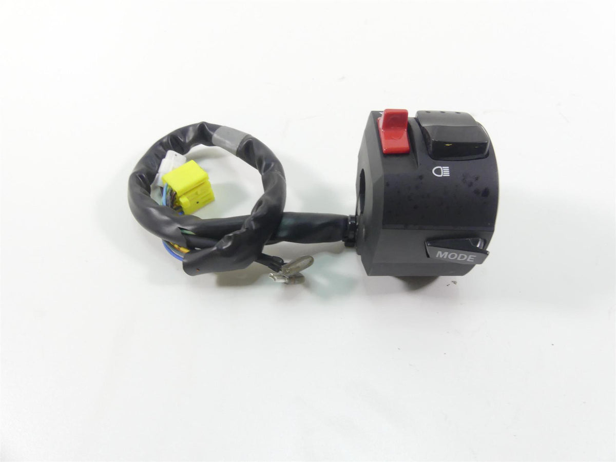 2022 Suzuki GSXR750 Left Hand Turn Signal Light Mode Control Switch 37400-14J00 {{ shop.shopifyCountryName }} - Mototech271