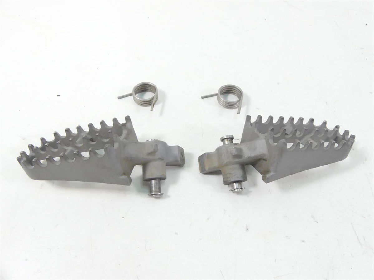 2011 BMW R1200GS K255 Adv Front Rider Driver Footpeg Footrest Set 46717694557 {{ shop.shopifyCountryName }} - Mototech271