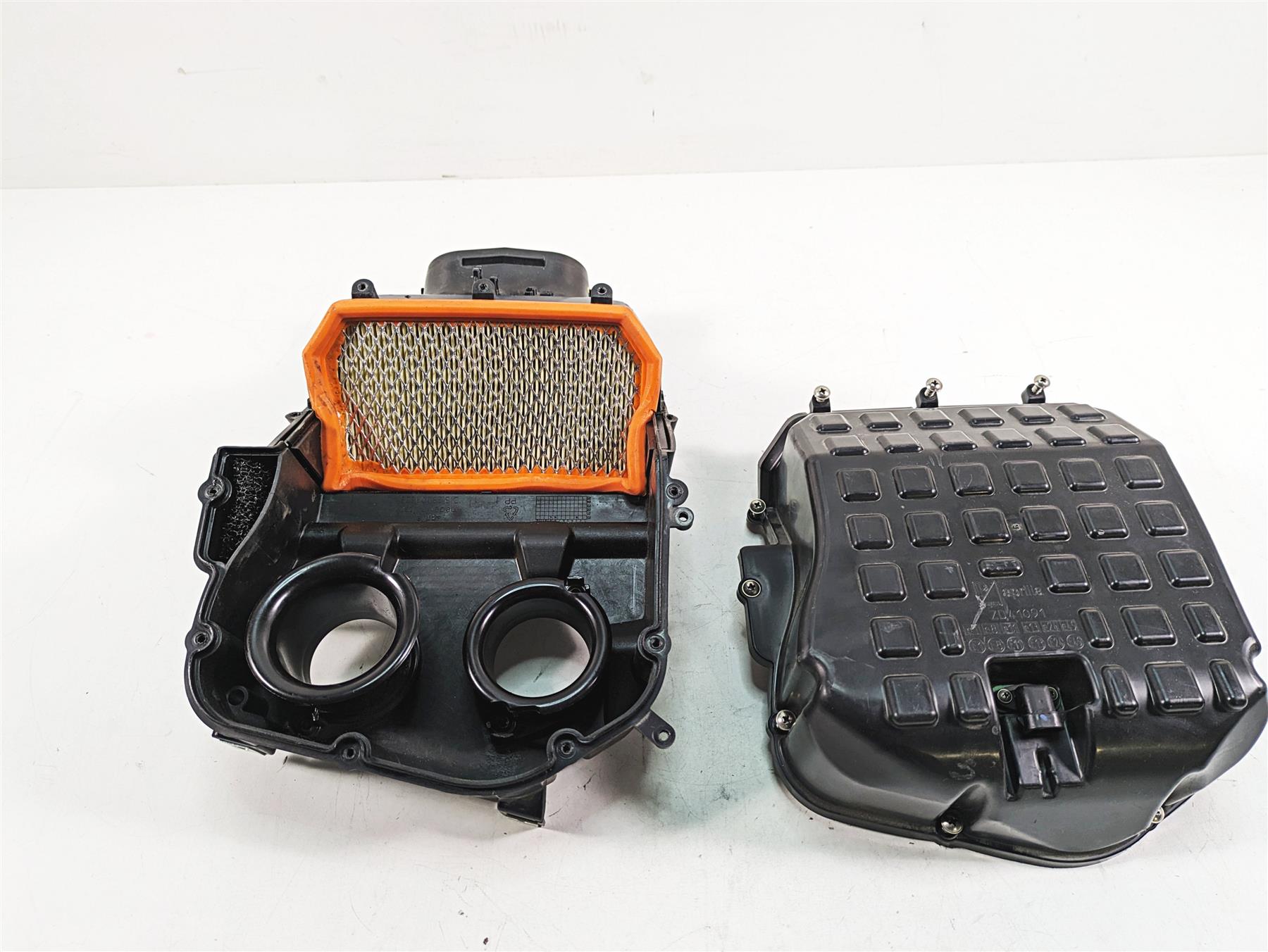 2021 Aprilia RS660 Air Filter Cleaner Breather Box 2B006527 2B006529 {{ shop.shopifyCountryName }} - Mototech271
