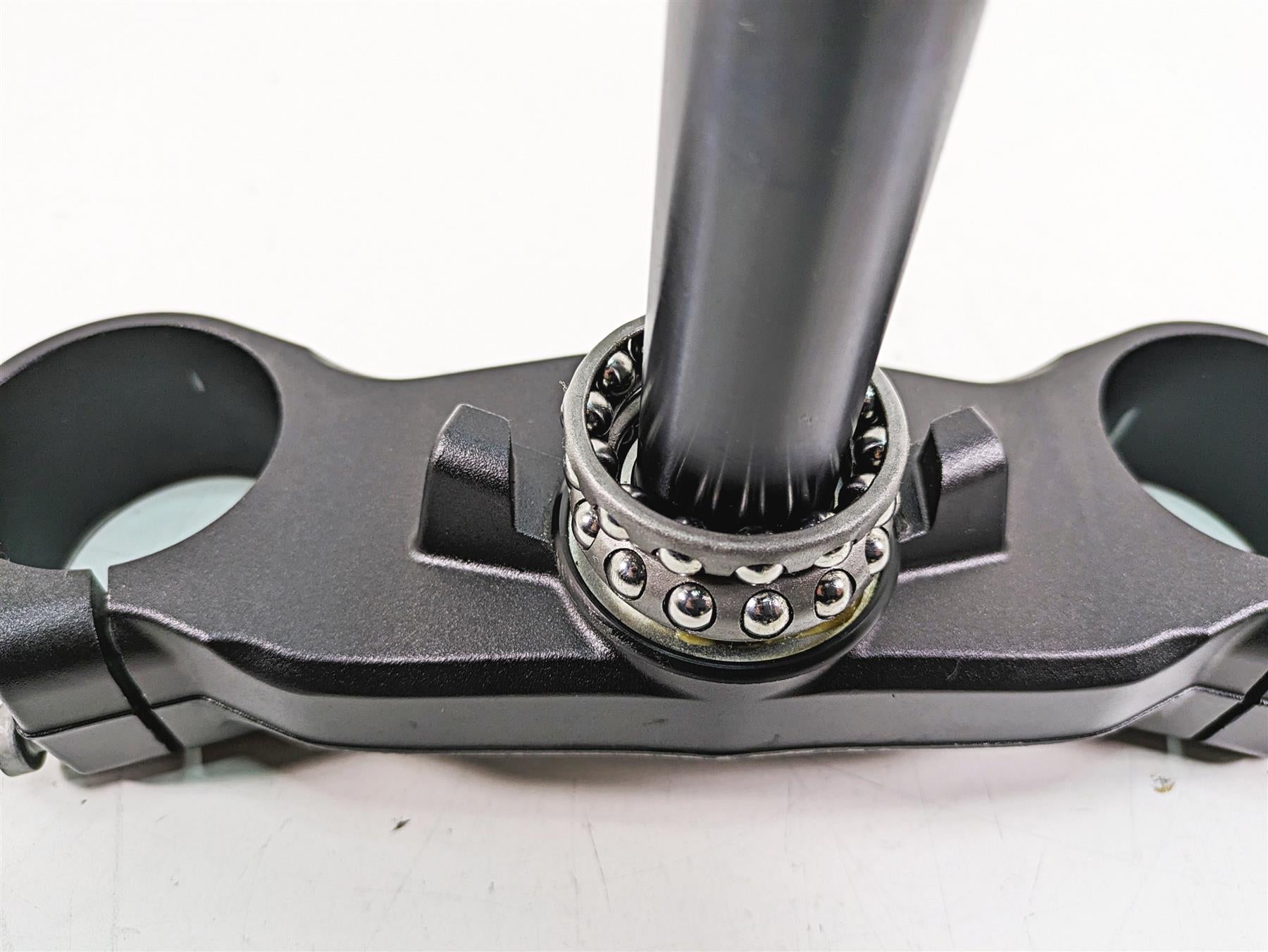 2018 KTM 1090 Adventure R Lower Triple Tree Steering Clamp 6040103203233S {{ shop.shopifyCountryName }} - Mototech271