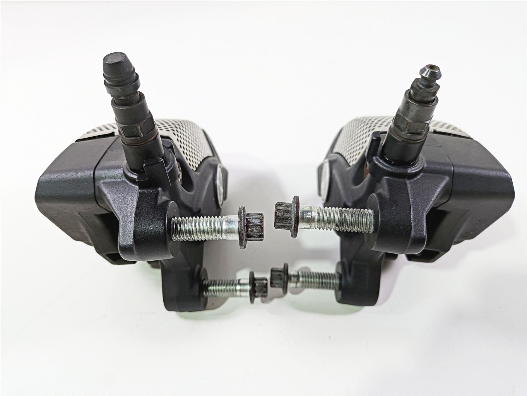 2010 Harley Touring FLHTK Electra Glide Front Brake Calipers 43027-08 44023-08 {{ shop.shopifyCountryName }} - Mototech271