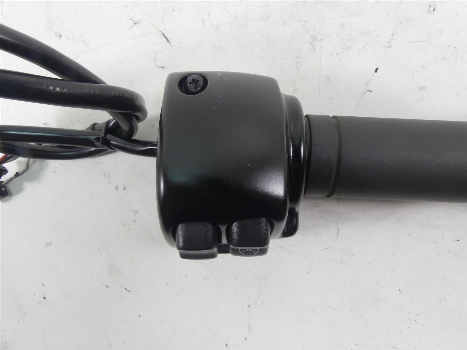2018 Harley Softail FXBB Street Bob Right Hand Control Switch 71500462 {{ shop.shopifyCountryName }} - Mototech271
