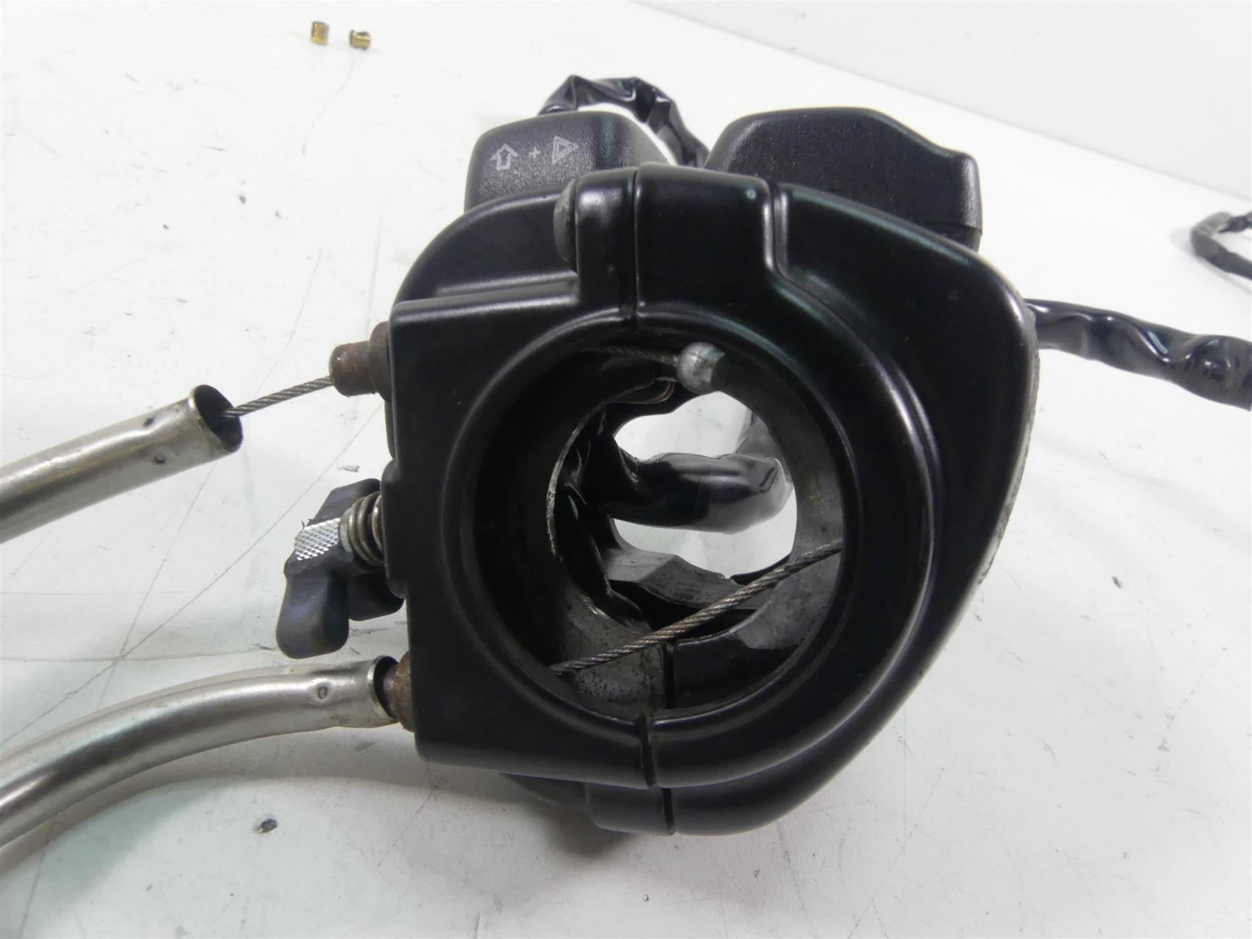 2011 Harley VRSCF Muscle Rod Right Hand Control Switch Cable Set -Read 71684-06A {{ shop.shopifyCountryName }} - Mototech271