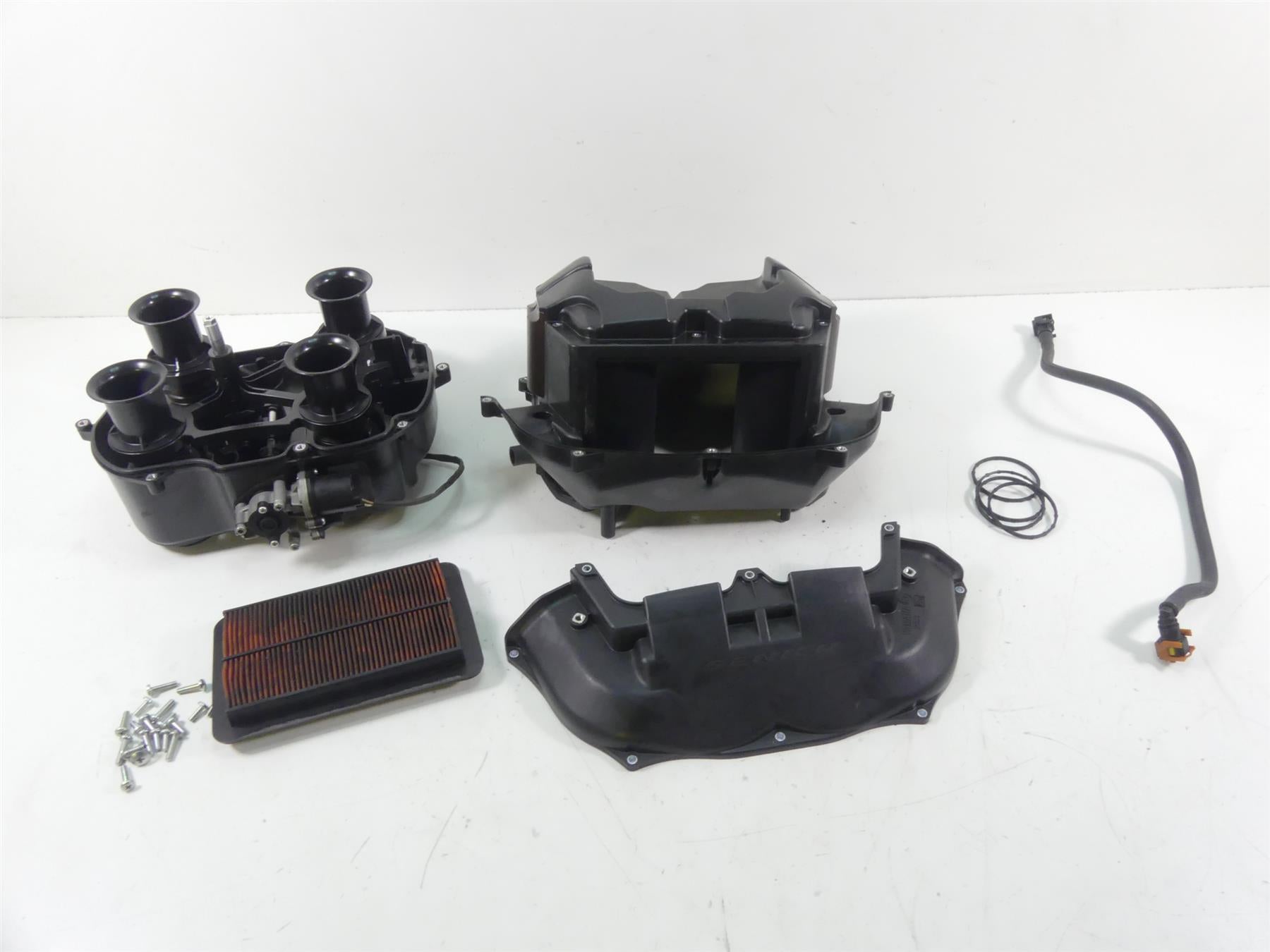 2013 Yamaha VMX17 V-Max 1700 Air Box Filter Cleaner Breather Set 2S3-14411-00-00 | Mototech271