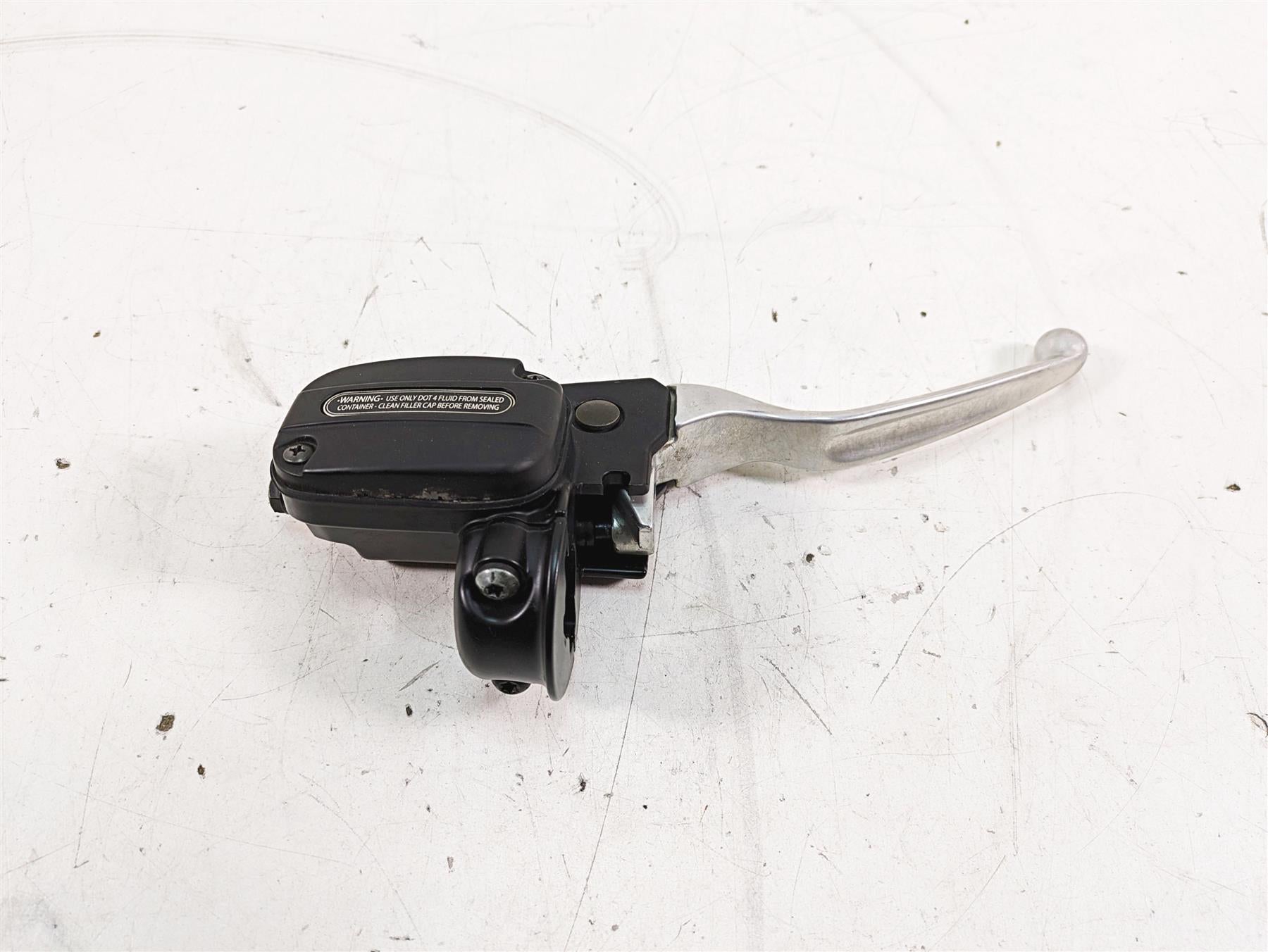 2008 Harley FLHTCU Electra Glide Dual Disc Front Brake Master Cylinder 44551-08F