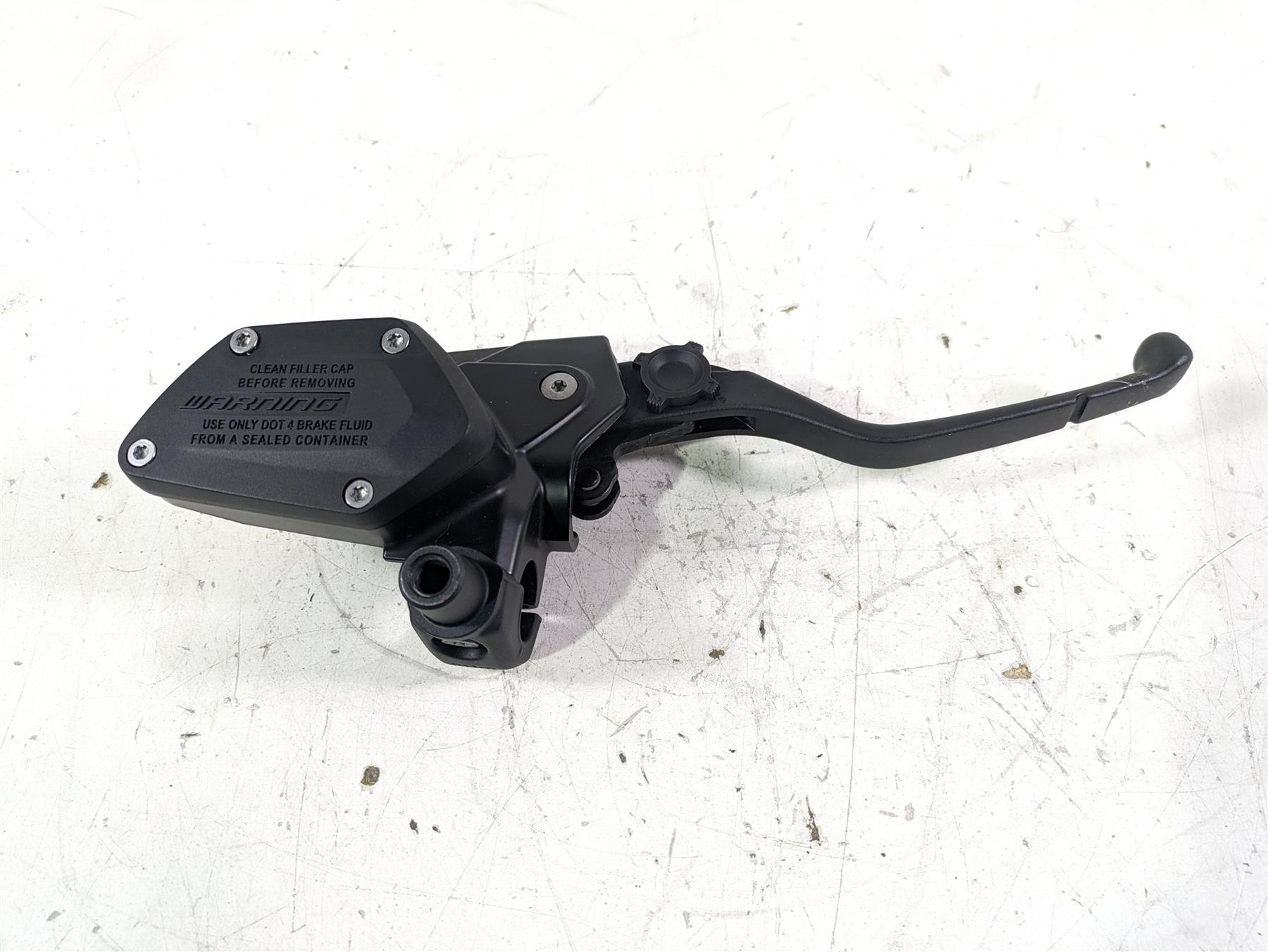 2022 BMW R1250 RT K052 Front Brake Master Cylinder 32728559604