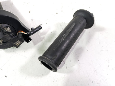 2022 BMW R1250 RT K052 Left Right Heated Hand Grip Set 61318549455 61318552124 {{ shop.shopifyCountryName }} - Mototech271
