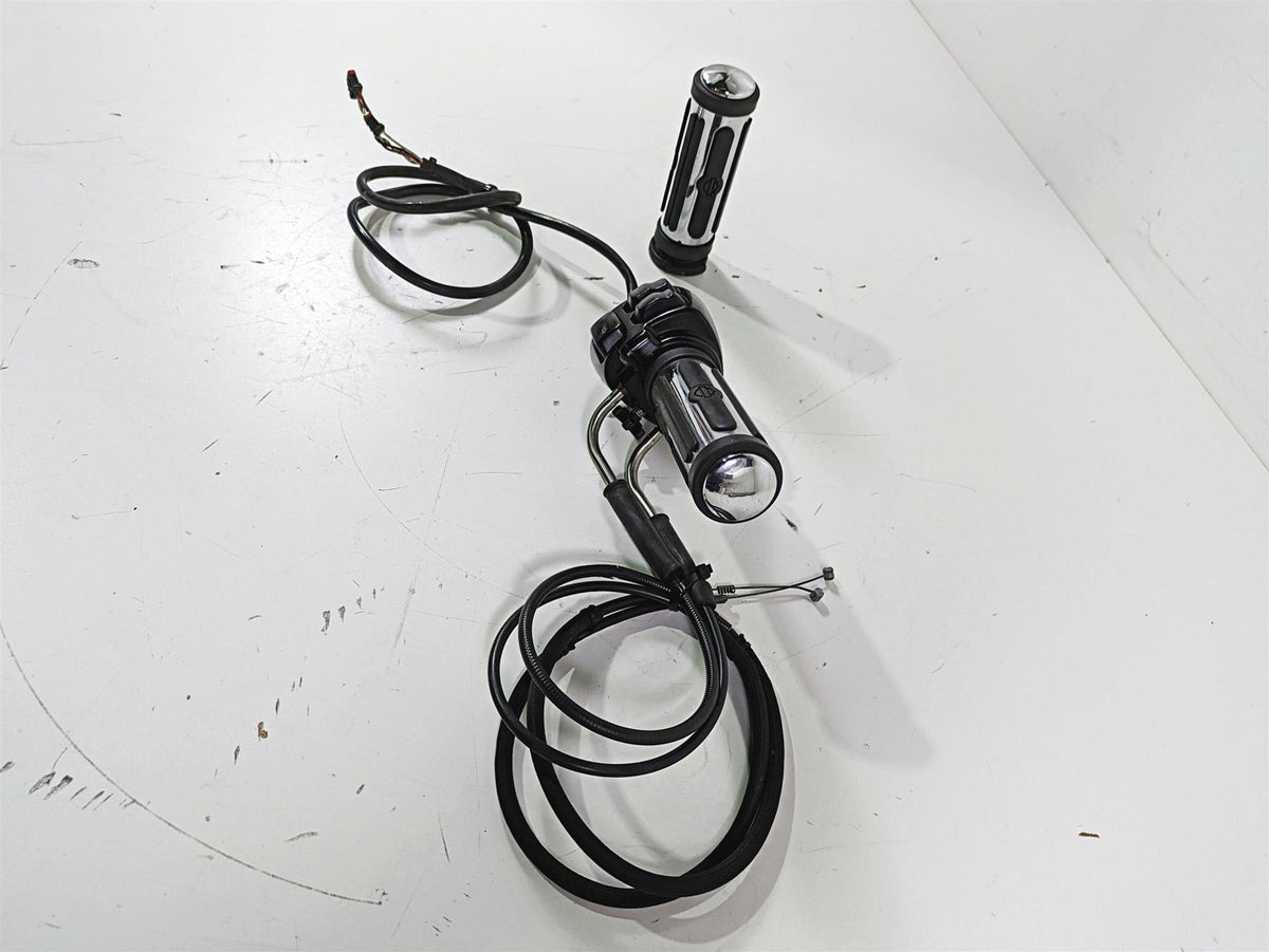 2012 Harley FLD Dyna Switchback Right Control Switch & Blinker 72948-12 {{ shop.shopifyCountryName }} - Mototech271