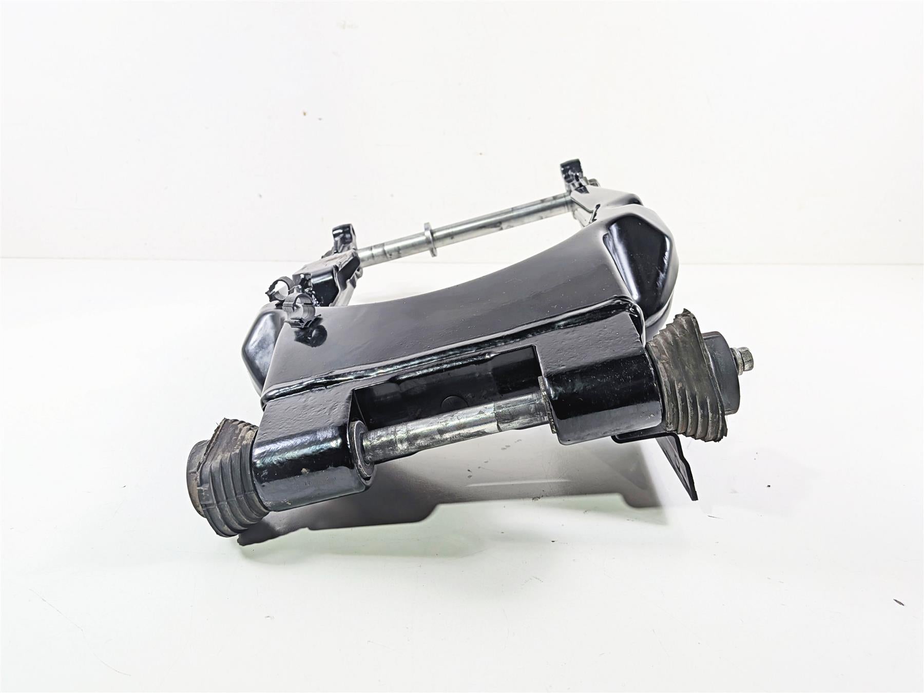 2020 Harley Touring FLTRK Road Glide Rear Swingarm & Axle Set 47549-09A {{ shop.shopifyCountryName }} - Mototech271
