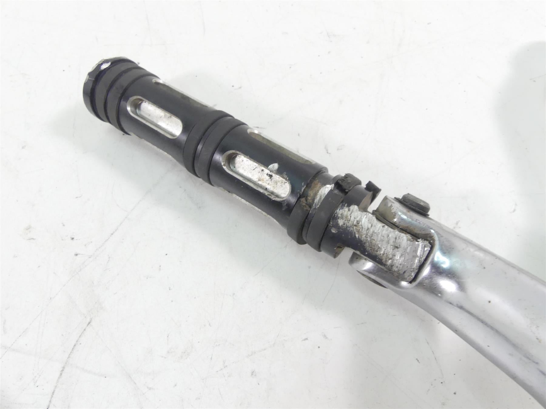 2011 Harley VRSCF Muscle Rod Left Front Footpeg Foot Peg + Shift Lever 50272-02 {{ shop.shopifyCountryName }} - Mototech271